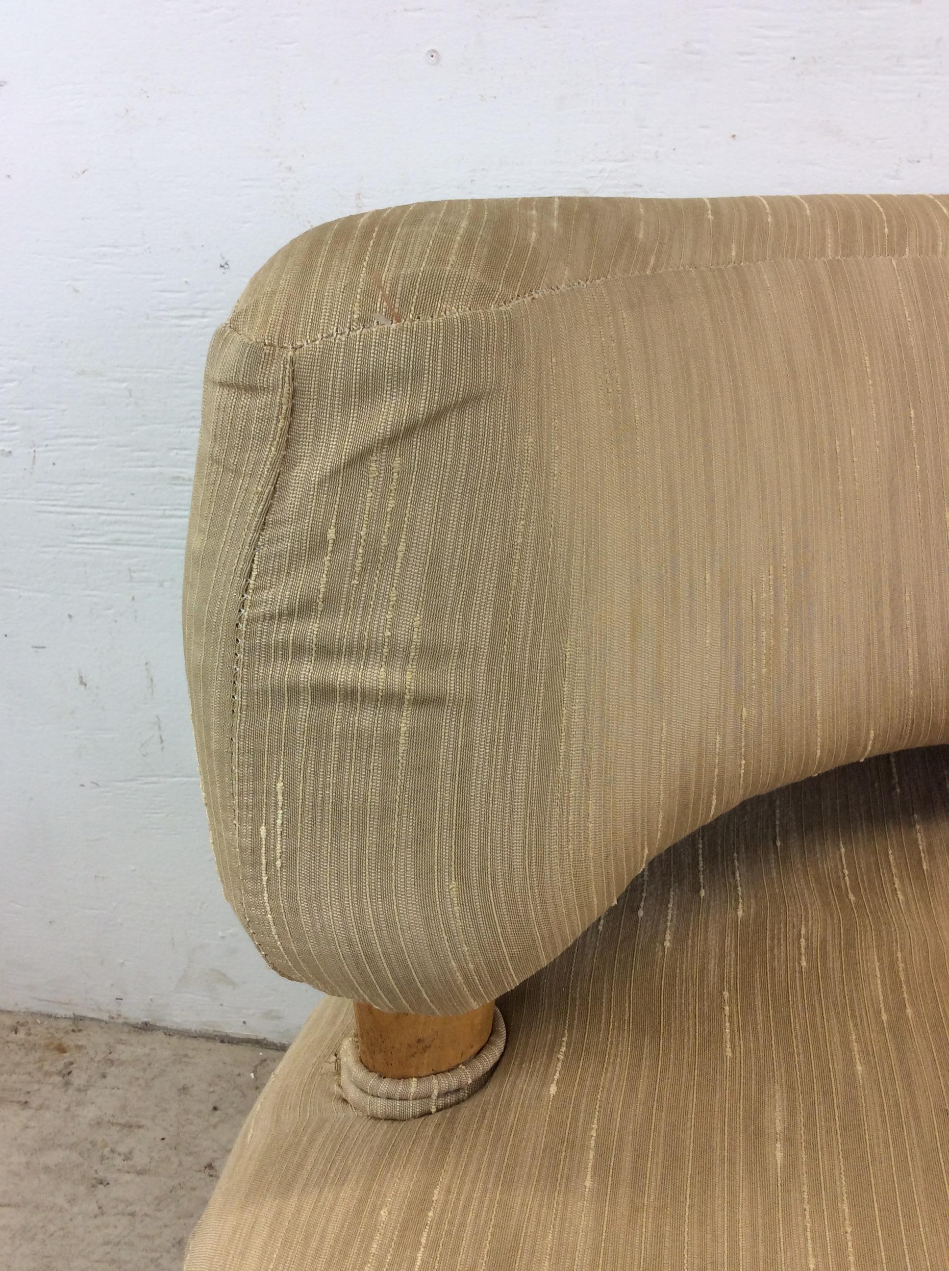 Fauteuil club unique de style moderne du milieu du siècle avec pieds fuselés en vente 1