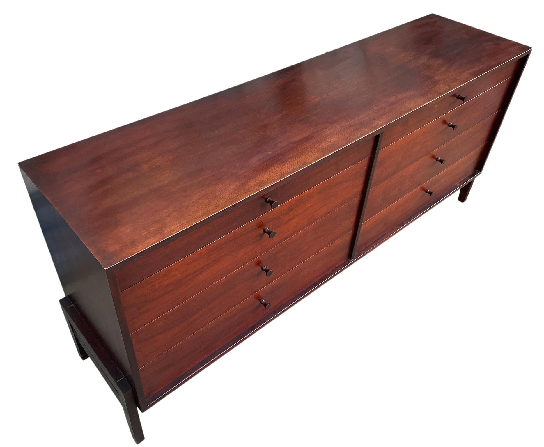 Unique Mid-Century Modern Long Walnut 8-Drawer Dresser Credenza by Calvin In Good Condition In BROOKLYN, NY
