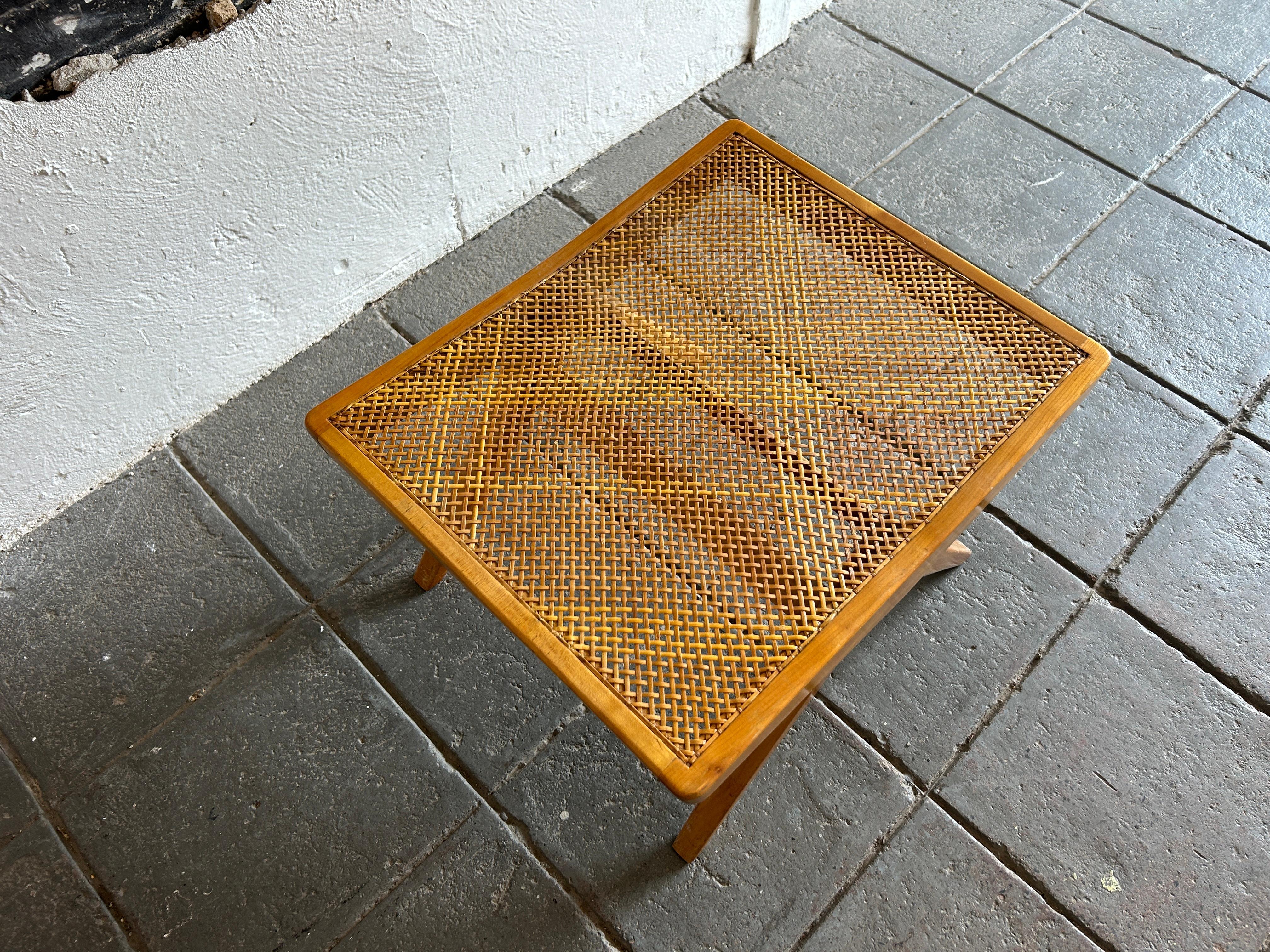 Américain Unique mid century modern low cane maple blonde stool ottoman studio craft en vente