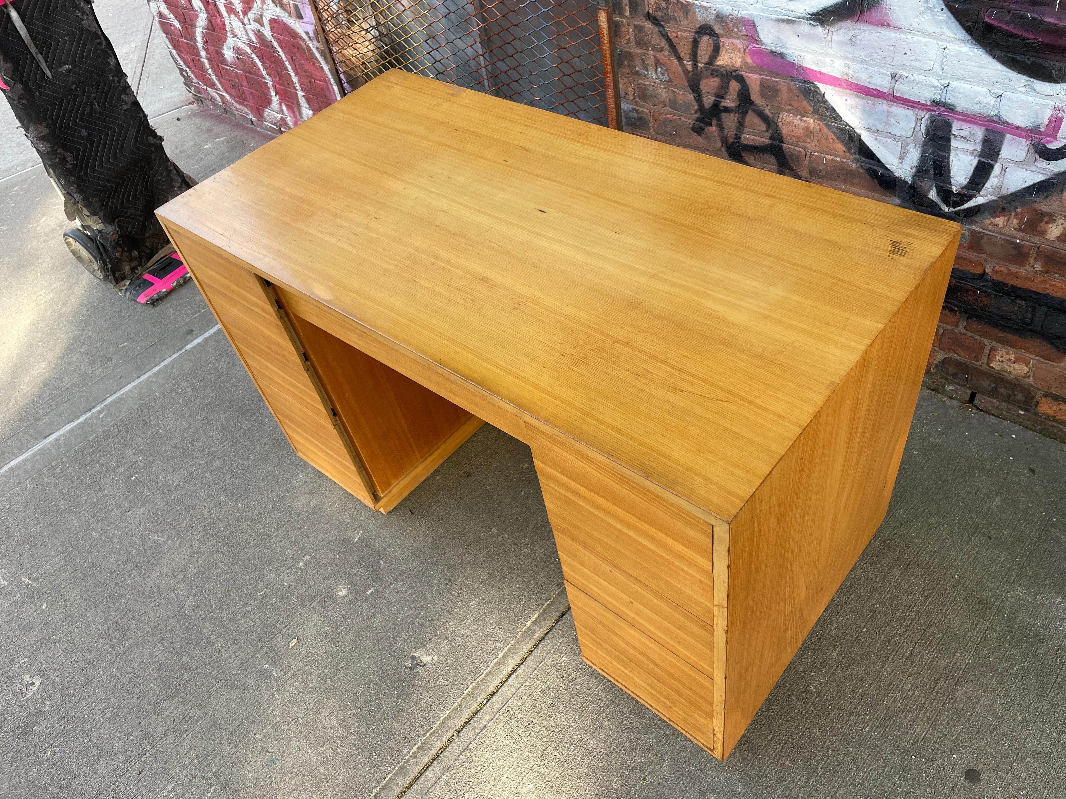 American Unique Mid-Century Modern Maple 9 Drawer Desk by Drexel For Sale