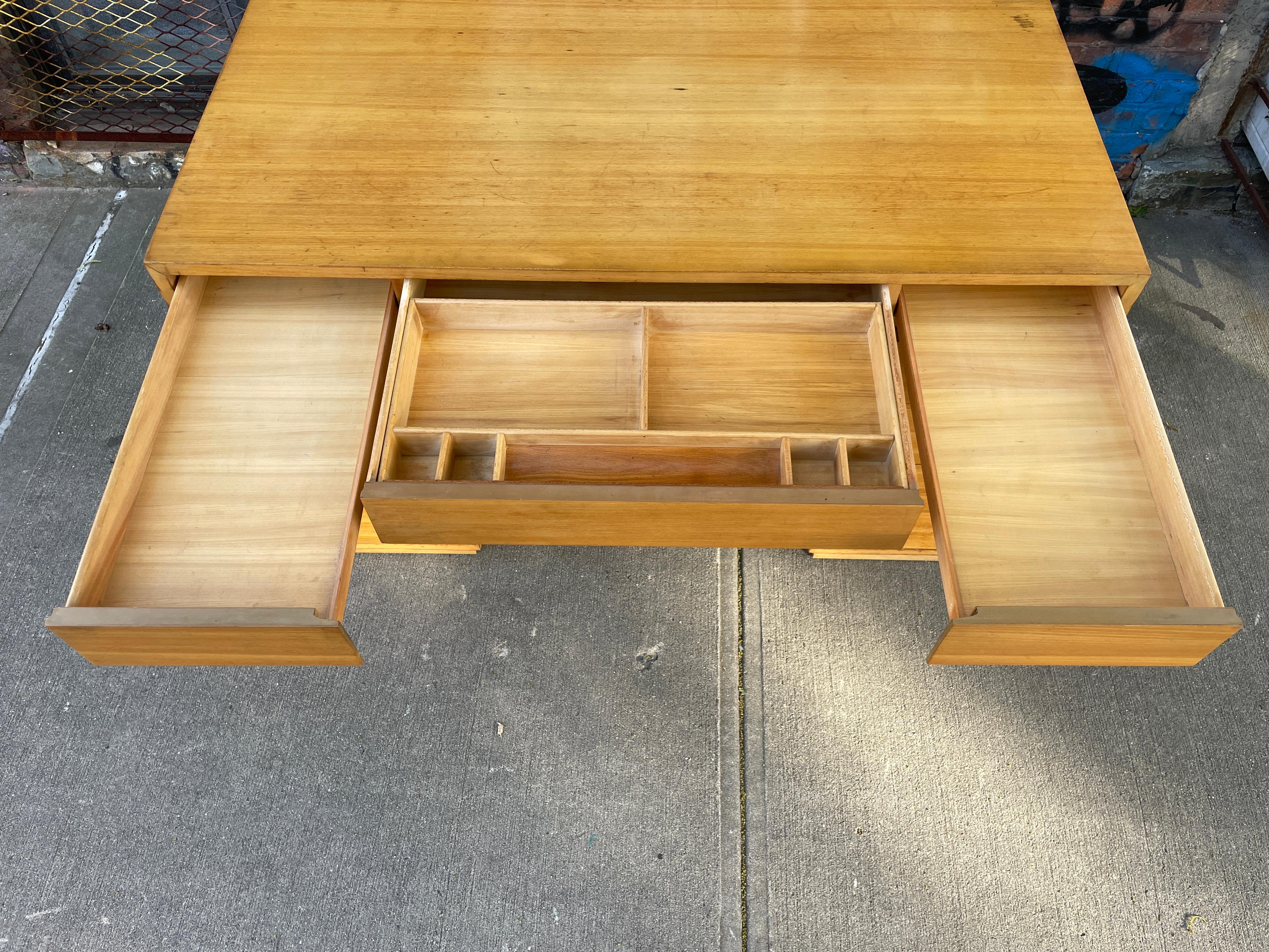Unique Mid-Century Modern Maple 9 Drawer Desk by Drexel In Good Condition For Sale In BROOKLYN, NY