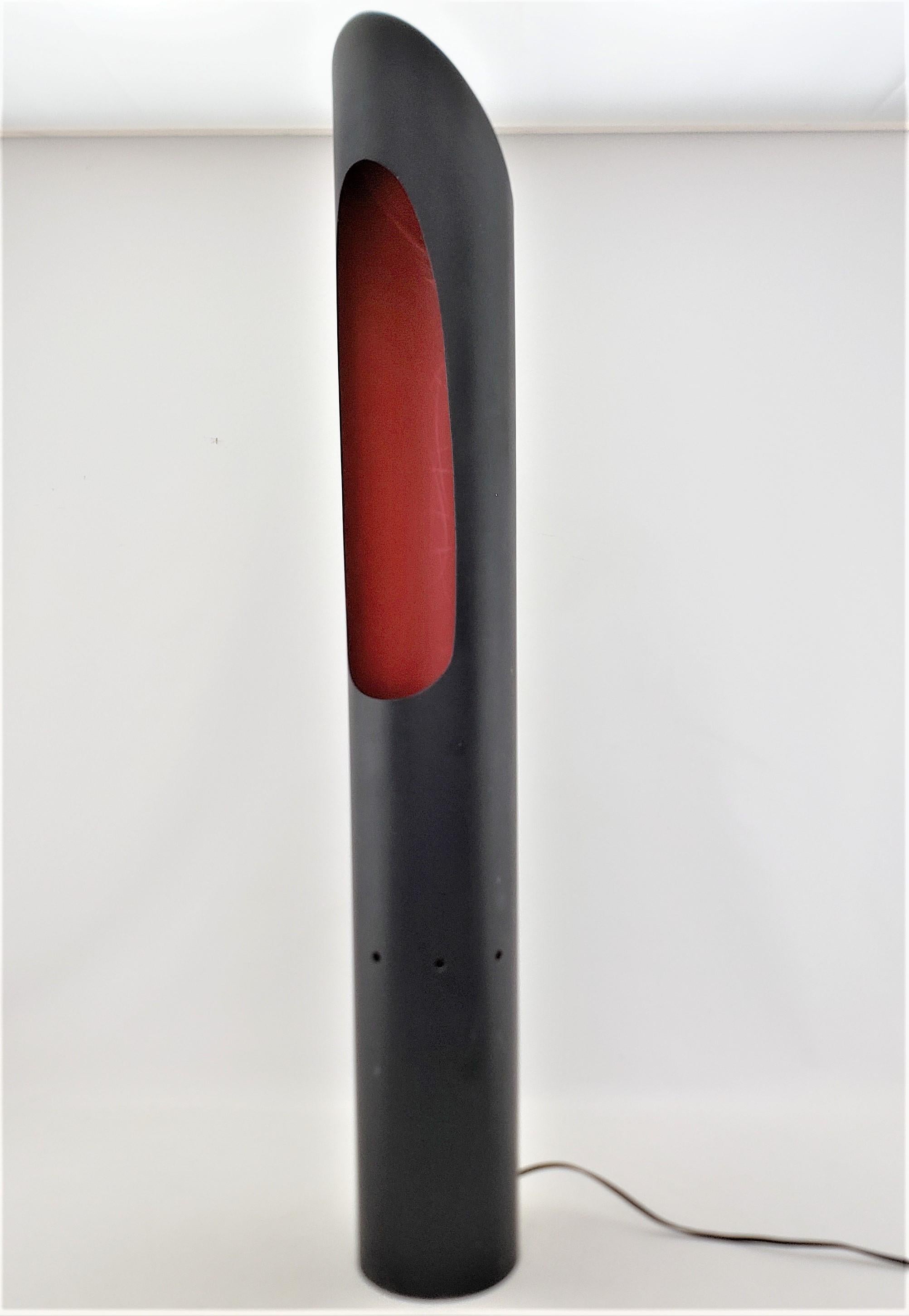 Metallo Lampada da terra o d'accento a colonna tubolare in metallo, unica nel suo genere, della modernità di metà secolo. in vendita
