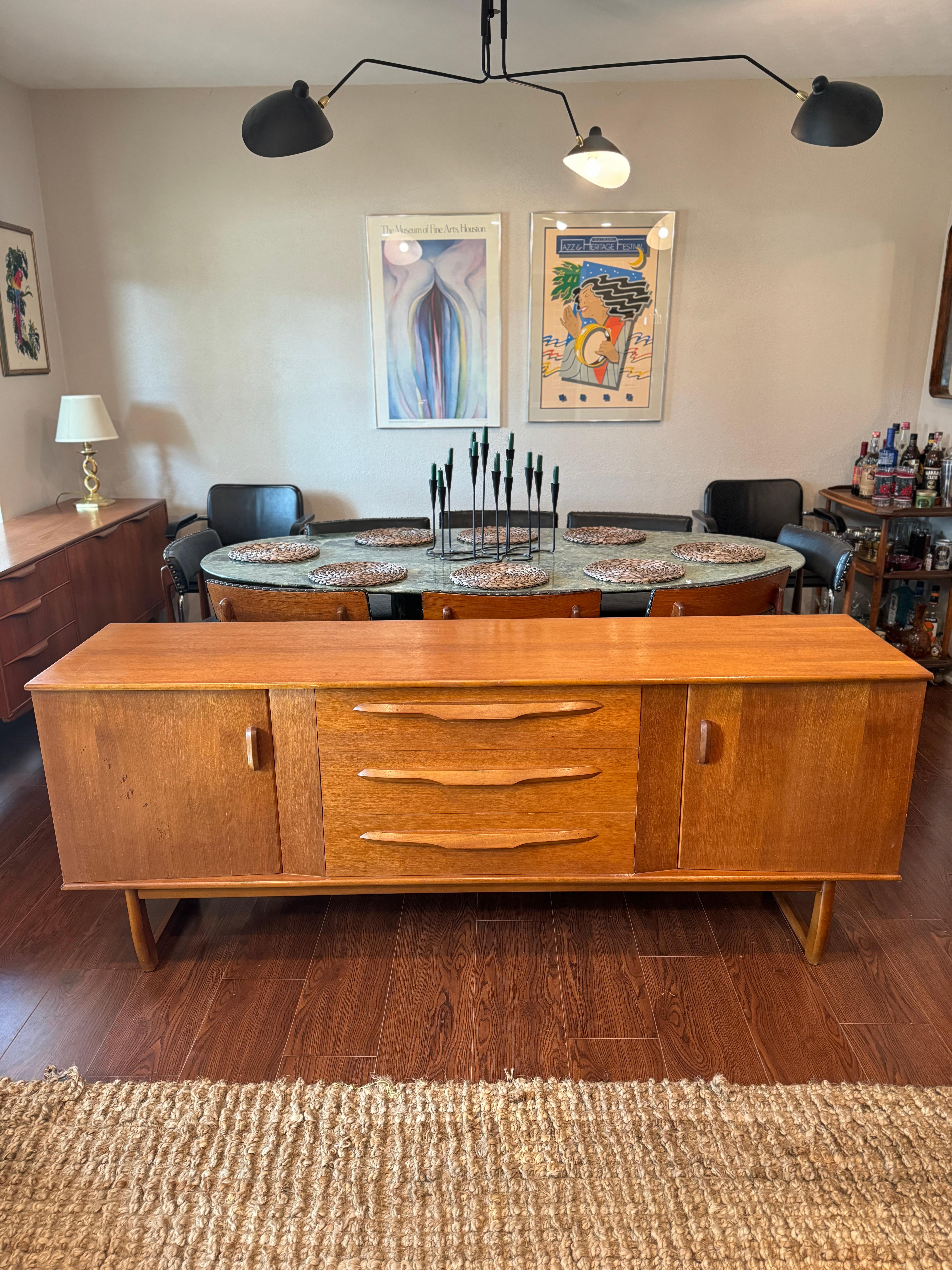 Unique mid century modern sideboard manufactured in UK, circa 1960s For Sale 2