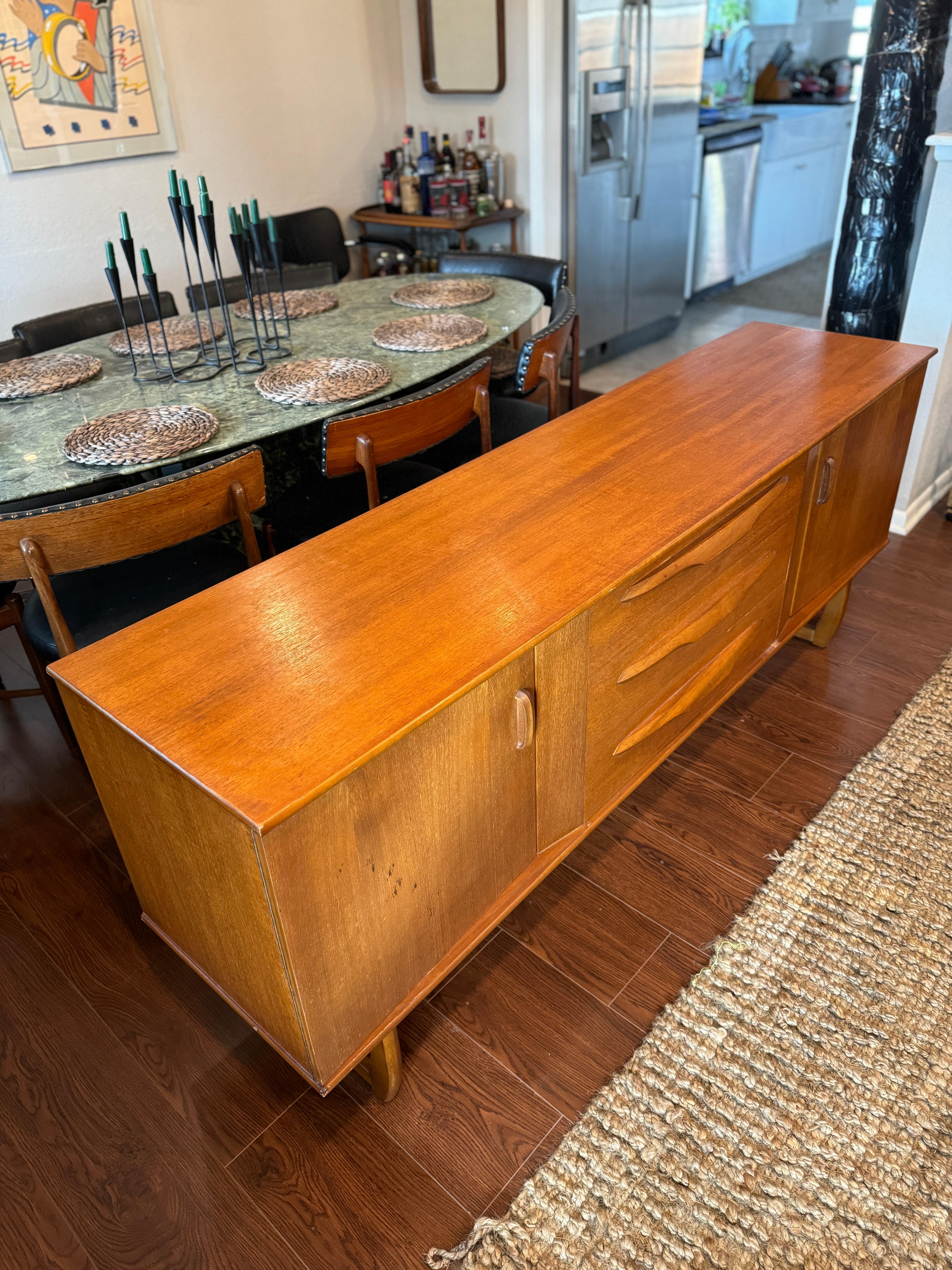 Unique mid century modern sideboard manufactured in UK, circa 1960s For Sale 5