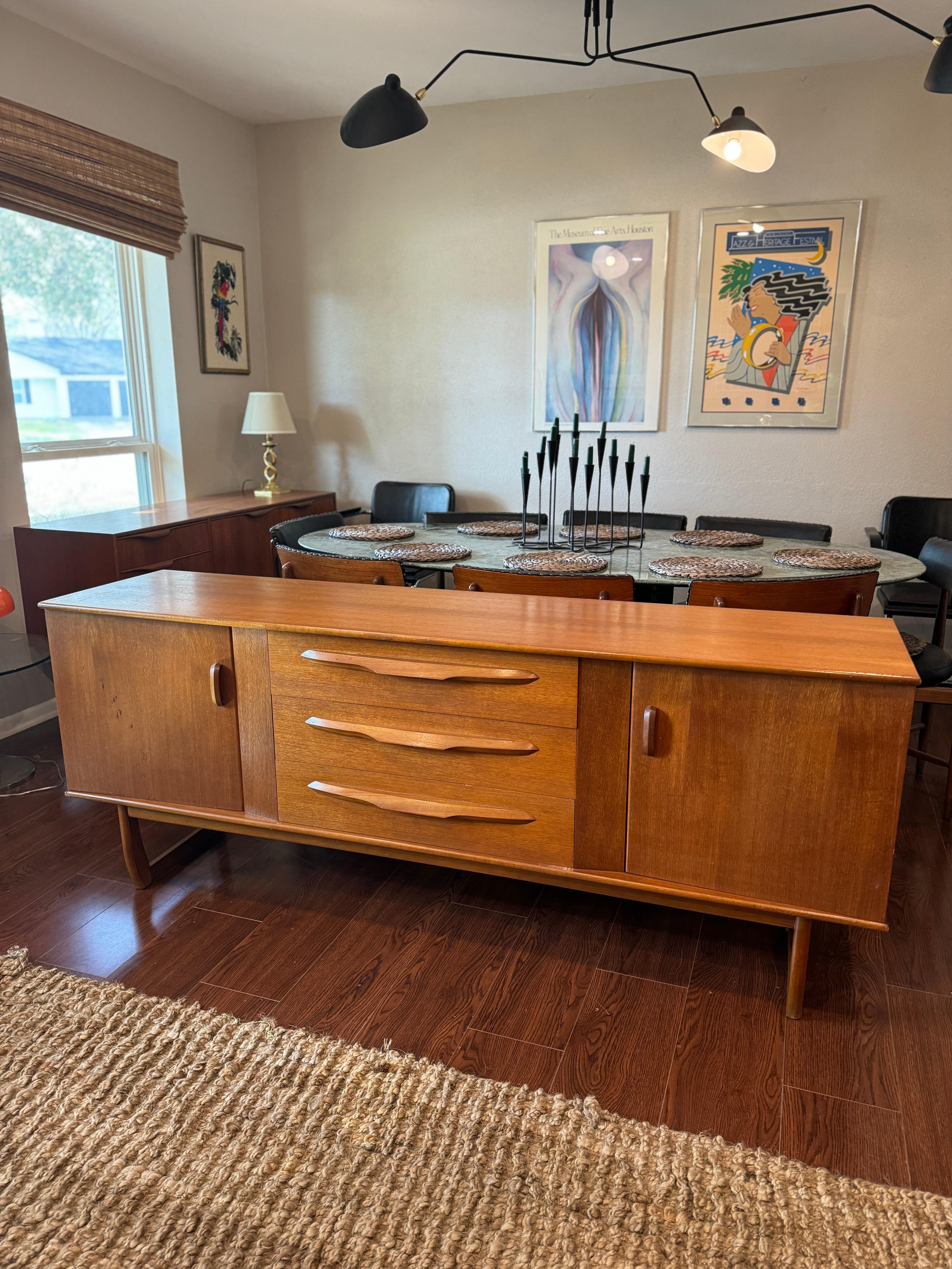 Unique mid century modern sideboard manufactured in UK, circa 1960s For Sale 6