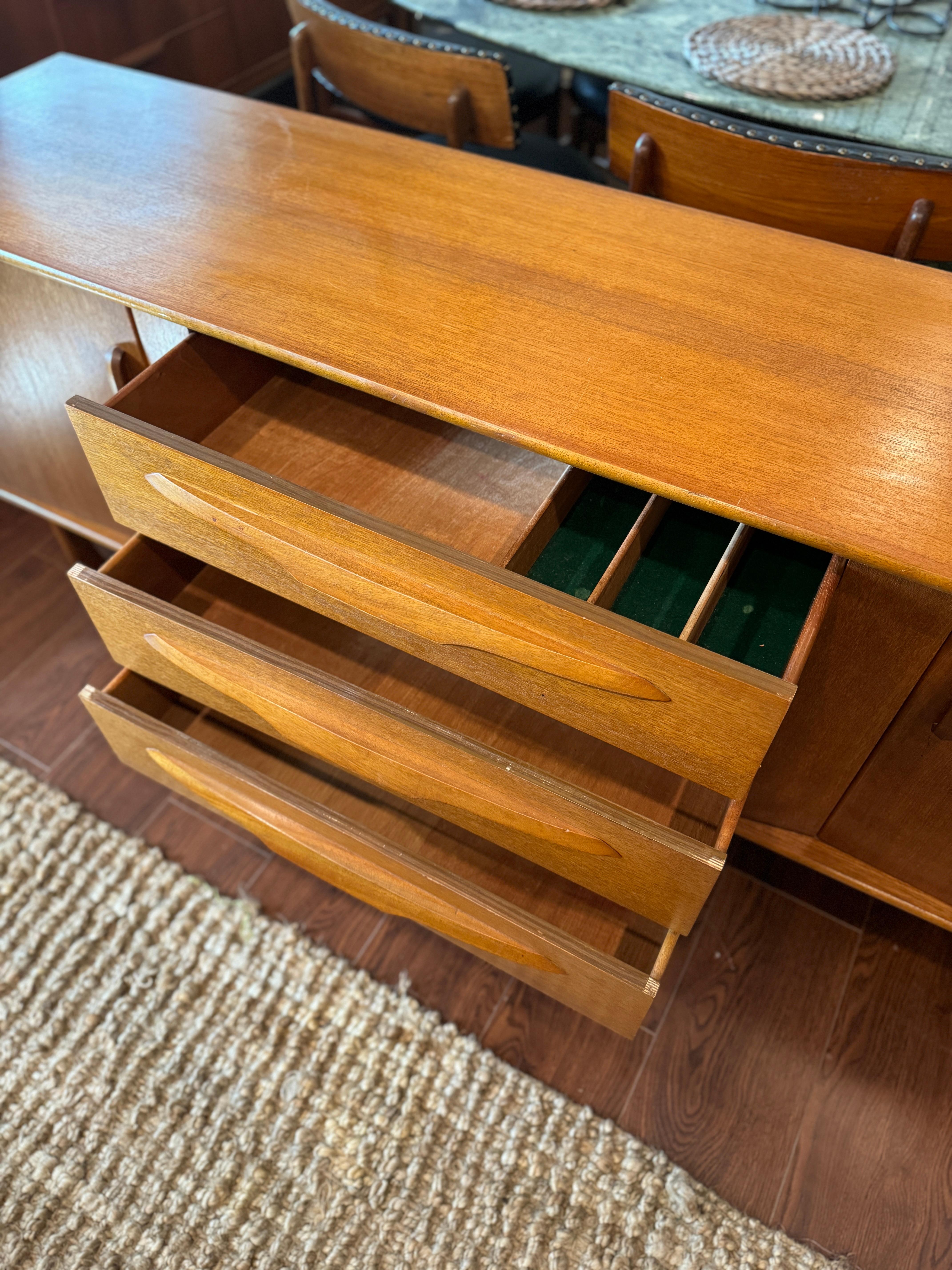 Veneer Unique mid century modern sideboard manufactured in UK, circa 1960s For Sale