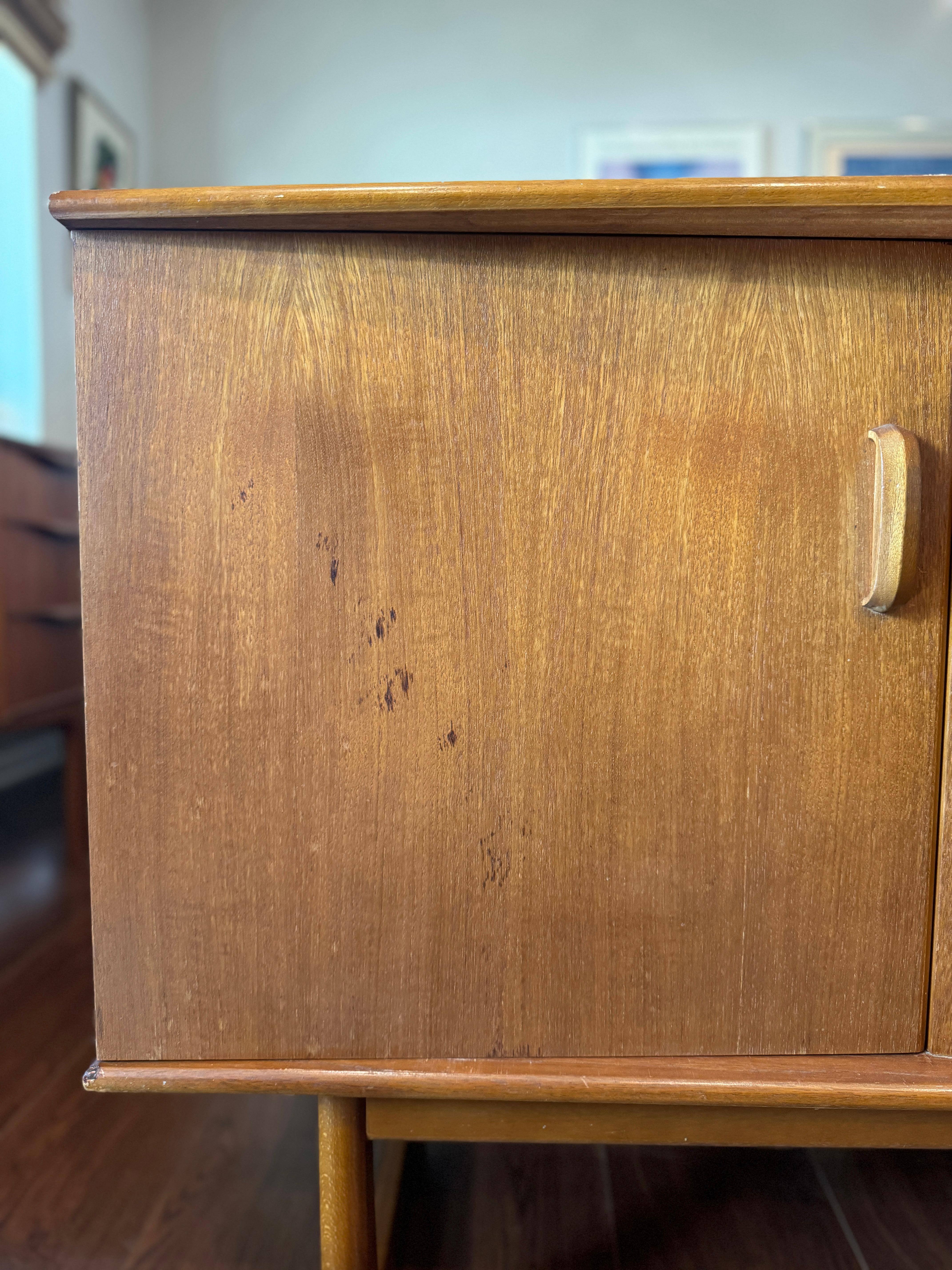 Teak Unique mid century modern sideboard manufactured in UK, circa 1960s For Sale