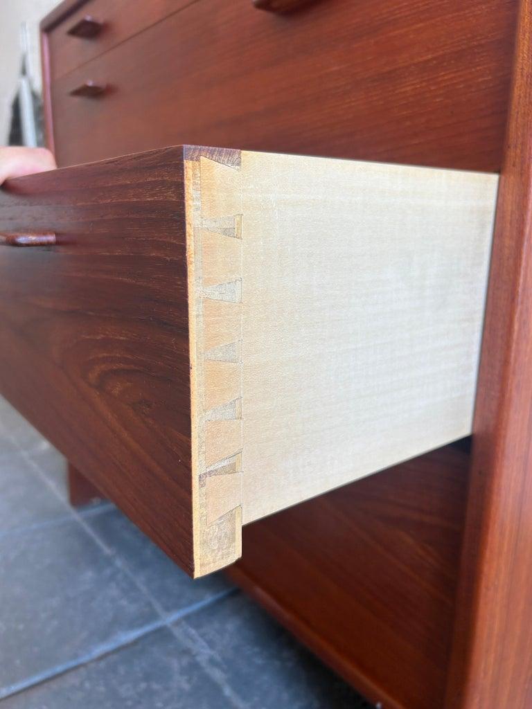 Danese Piccolo comò a 4 cassetti in teak di Hans Wegner, unico nel suo genere. in vendita