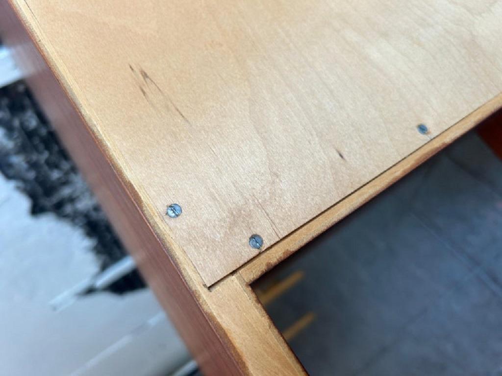 Piccolo comò a 4 cassetti in teak di Hans Wegner, unico nel suo genere. in vendita 1