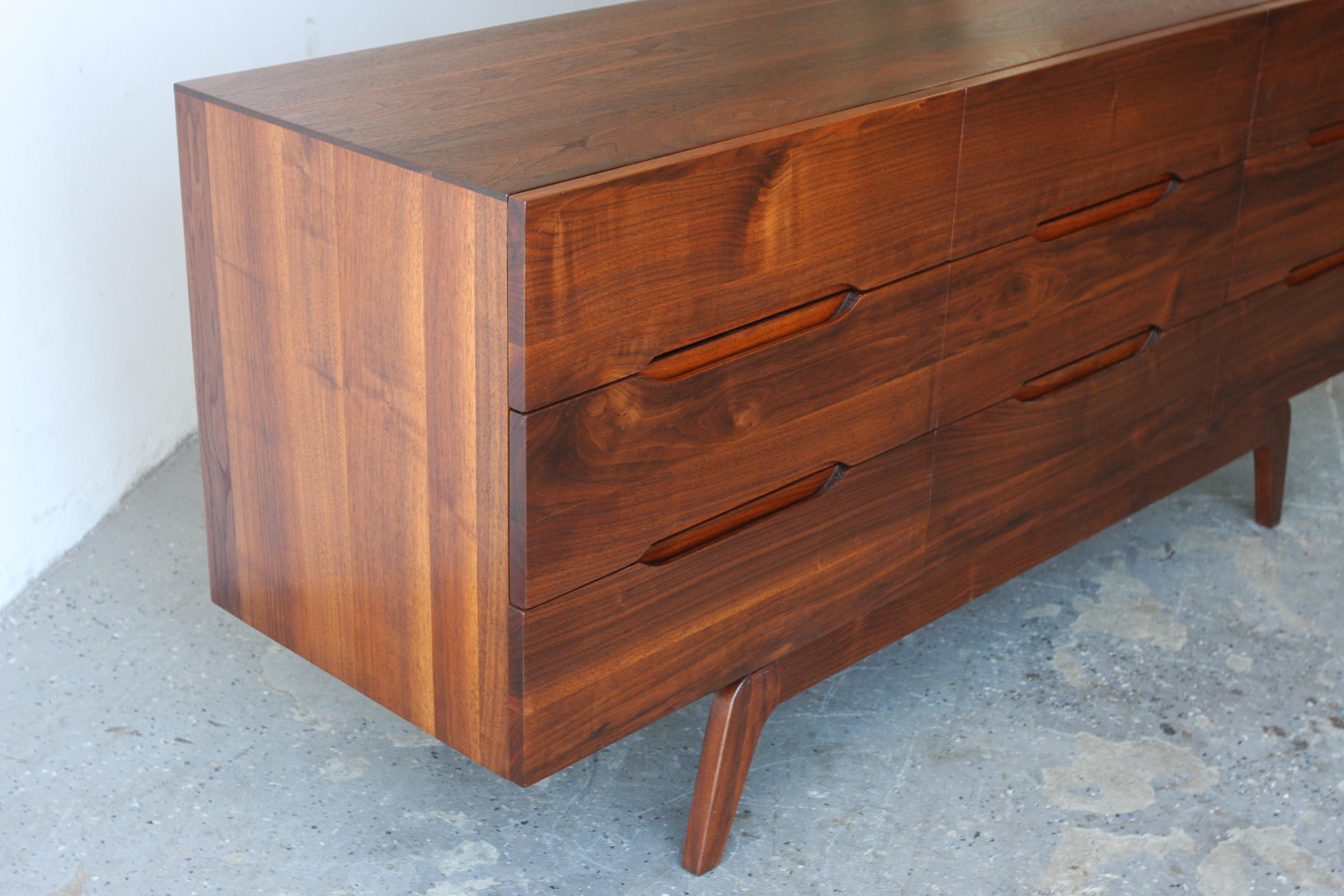 Unique Mid-Century Modern Solid Walnut Dresser/Credenza in Style of Arne Vodder In Good Condition For Sale In Las Vegas, NV