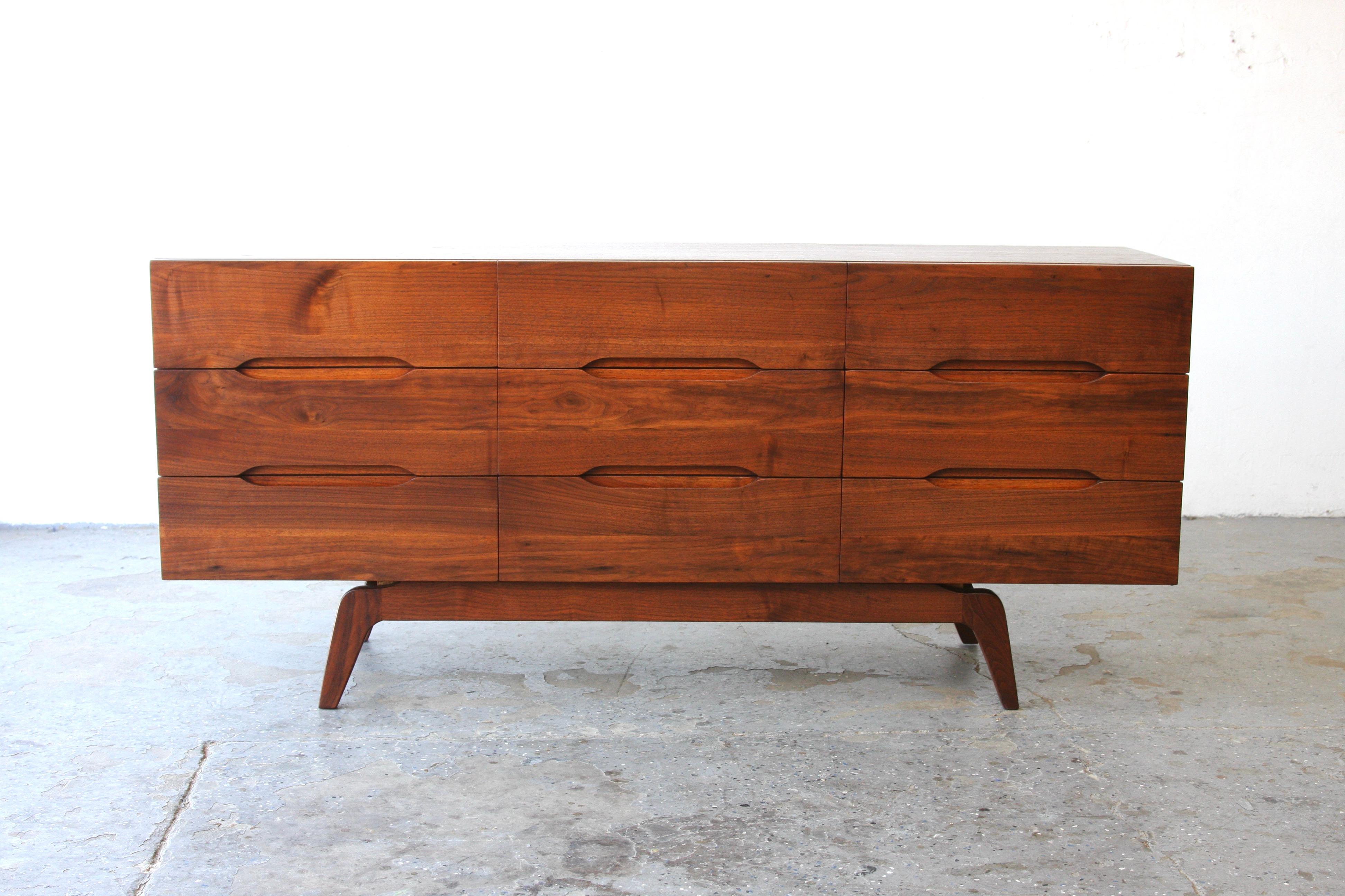 Comò/Credenza in noce massiccio, unico nel suo genere, della modernità di metà secolo, nello stile di Arne Vodder in vendita 2