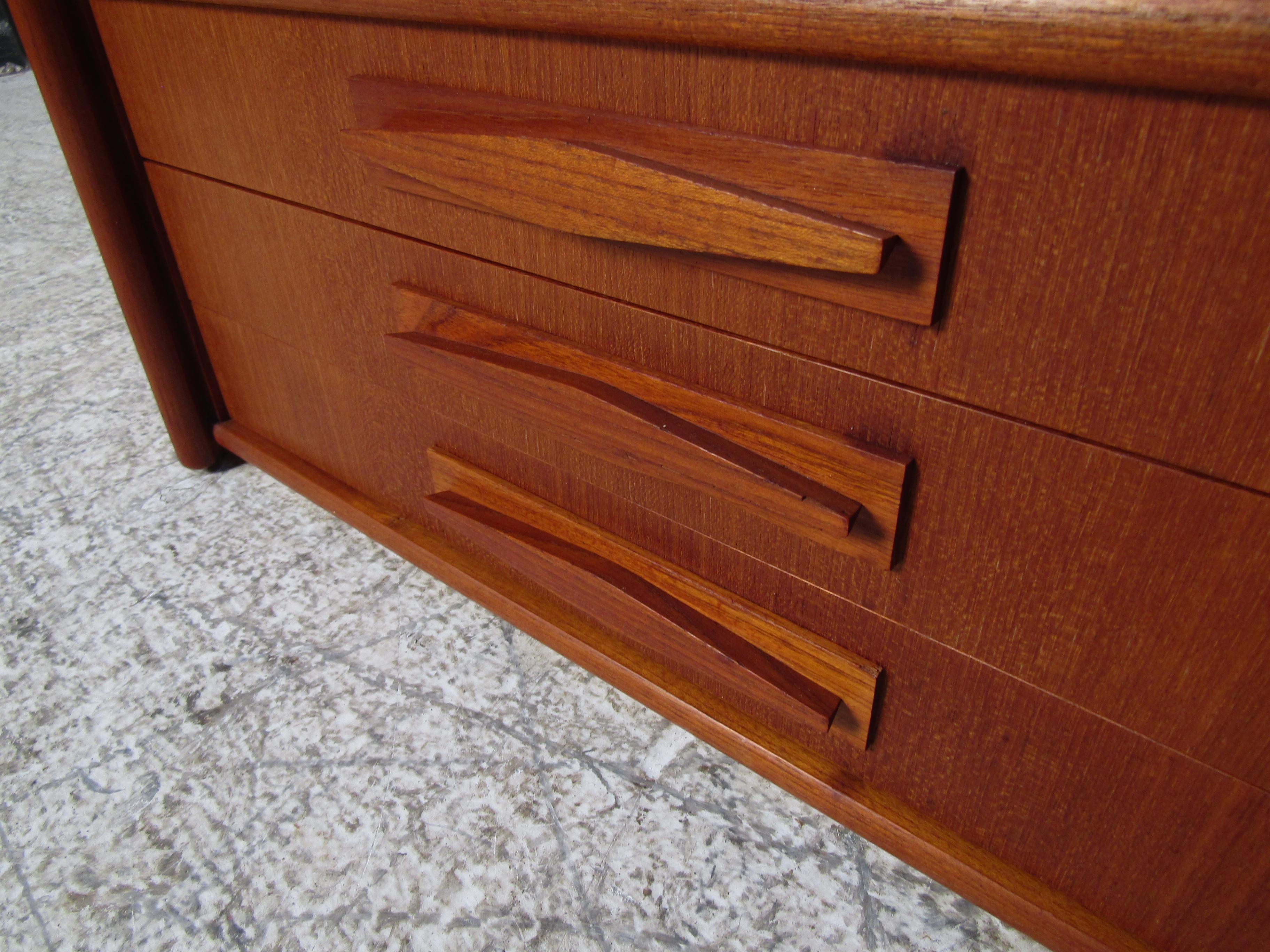 Unique Mid-Century Modern Teak Corner Cabinet In Good Condition In Brooklyn, NY