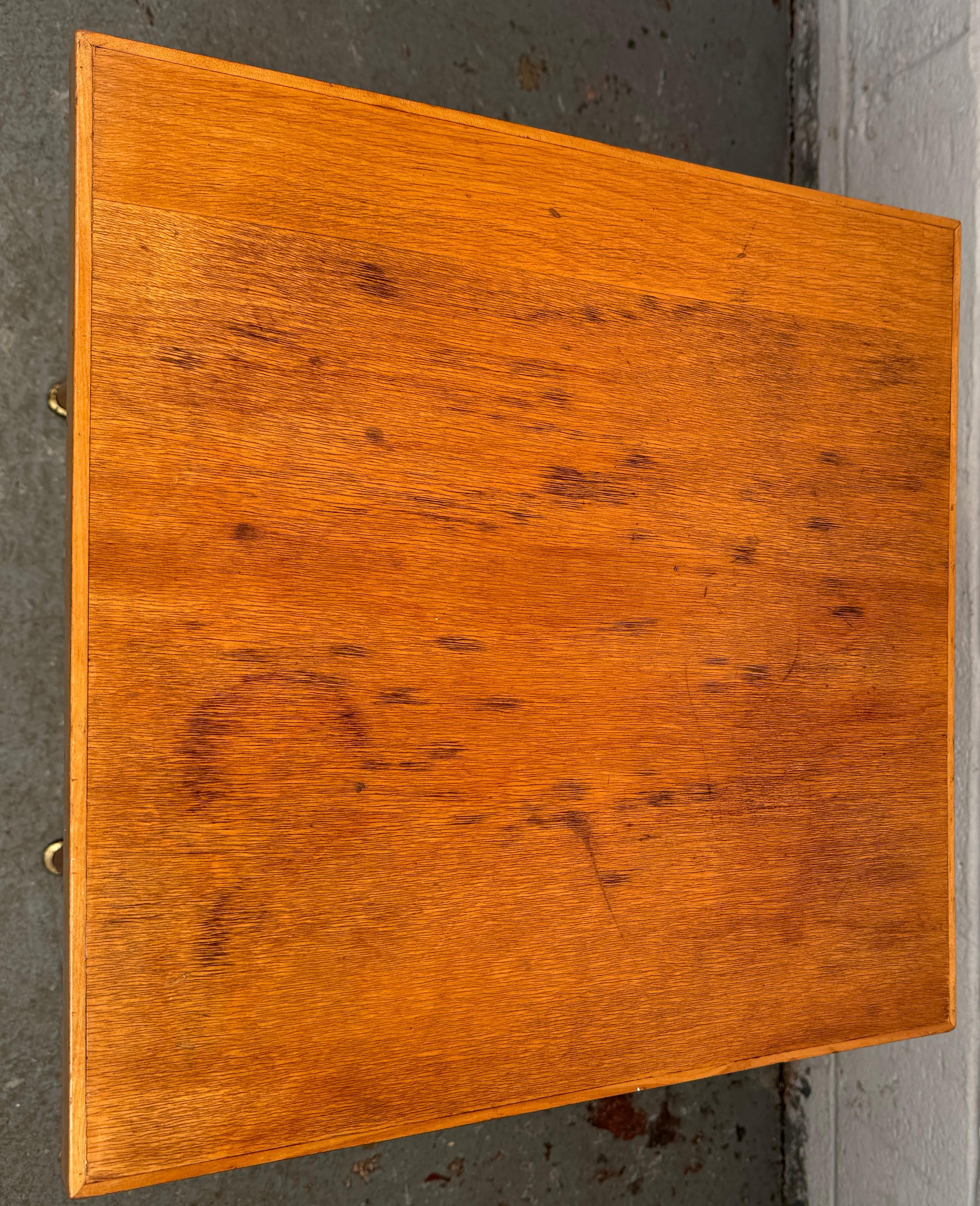 Unique Mid-Century Parquet Maple Side Table im Zustand „Gut“ im Angebot in Brooklyn, NY