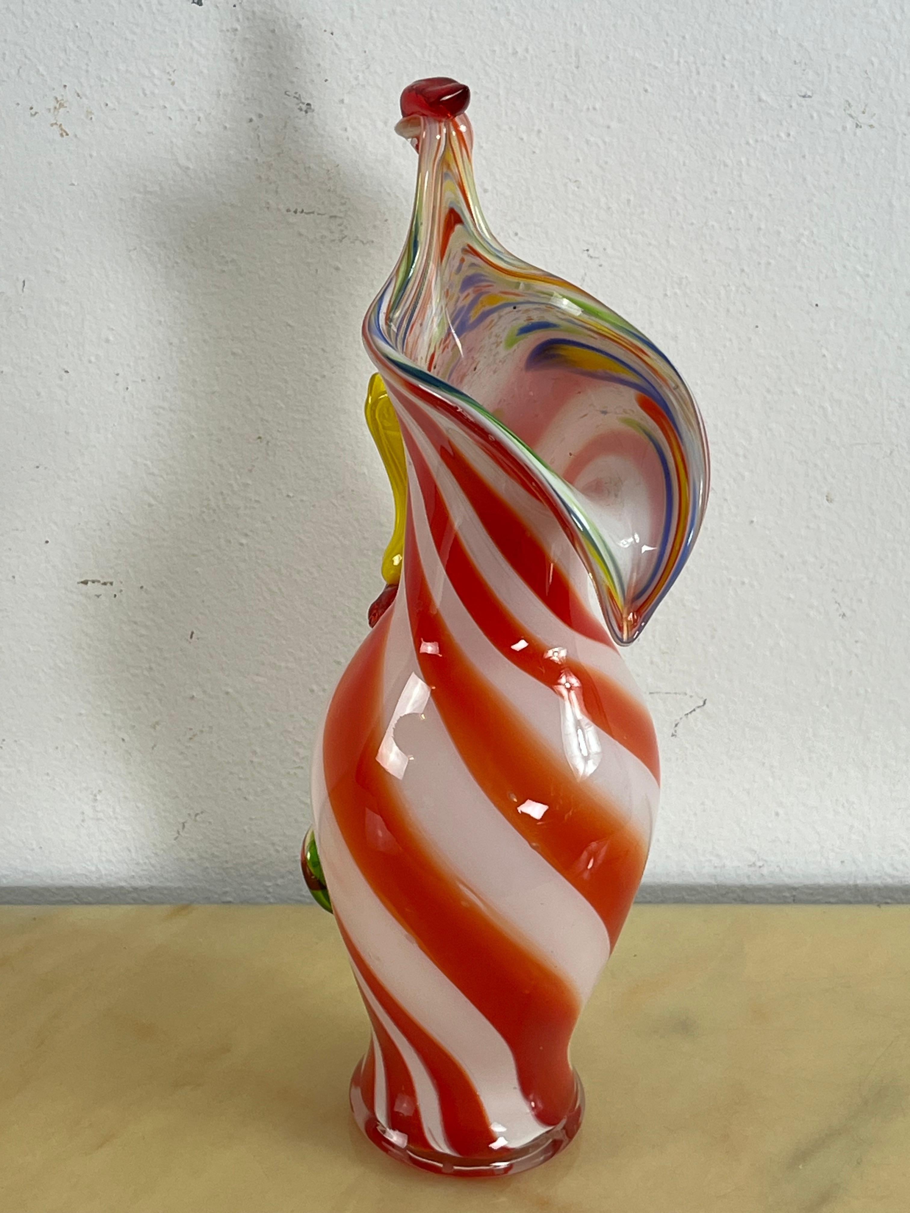 Einzigartige Vase aus polychromem Murano-Glas mit Hahn und Blumen aus der Mitte des Jahrhunderts, 1950er Jahre (Muranoglas) im Angebot