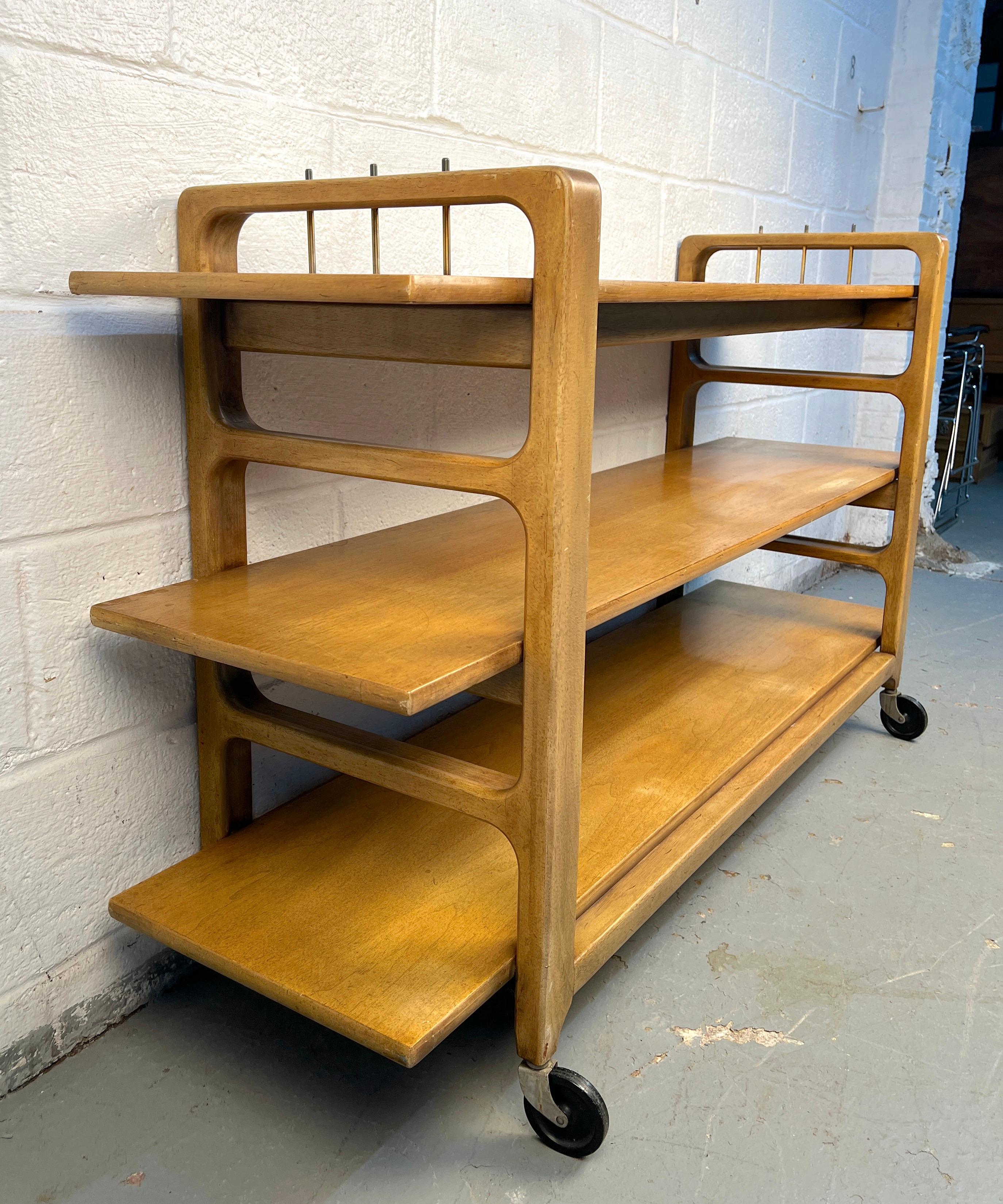 Chariot à roulettes en érable unique du milieu du siècle dernier en vente 4