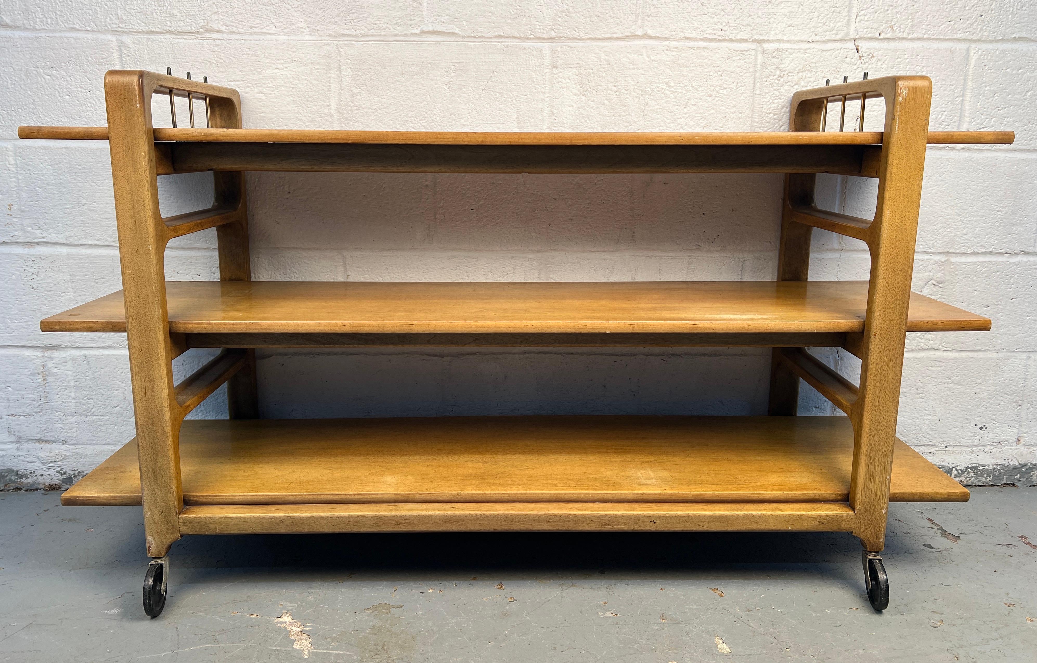 Mid-Century Modern Chariot à roulettes en érable unique du milieu du siècle dernier en vente