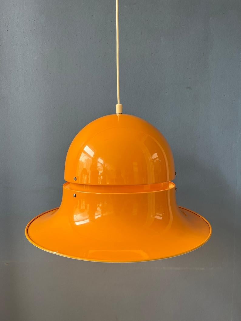 Lampe suspendue unique de l'ère spatiale du milieu du siècle dernier, de couleur jaune, 1970 Excellent état - En vente à ROTTERDAM, ZH