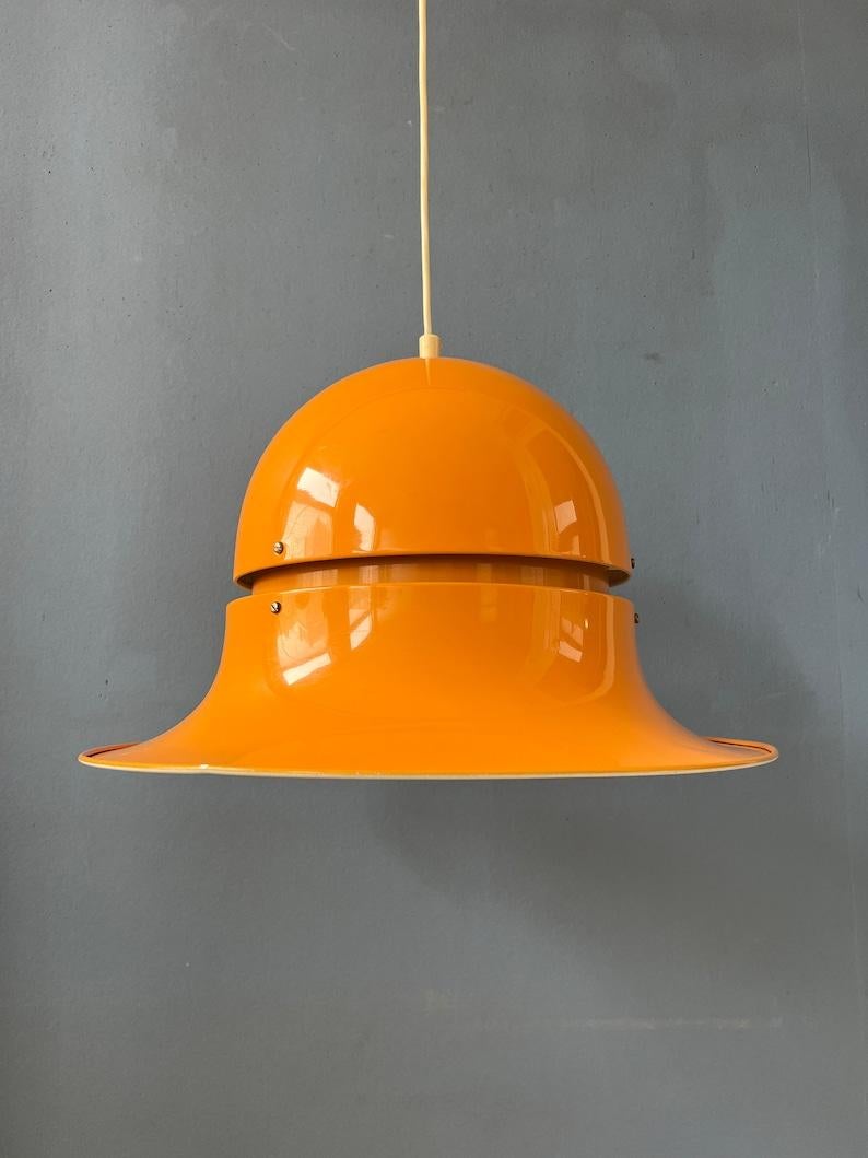 Métal Lampe suspendue unique de l'ère spatiale du milieu du siècle dernier, de couleur jaune, 1970 en vente