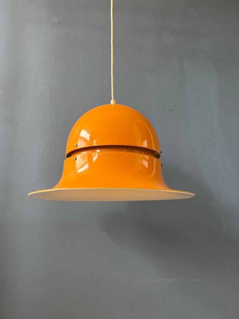 Lampe suspendue unique de l'ère spatiale du milieu du siècle dernier, de couleur jaune, 1970 en vente 1
