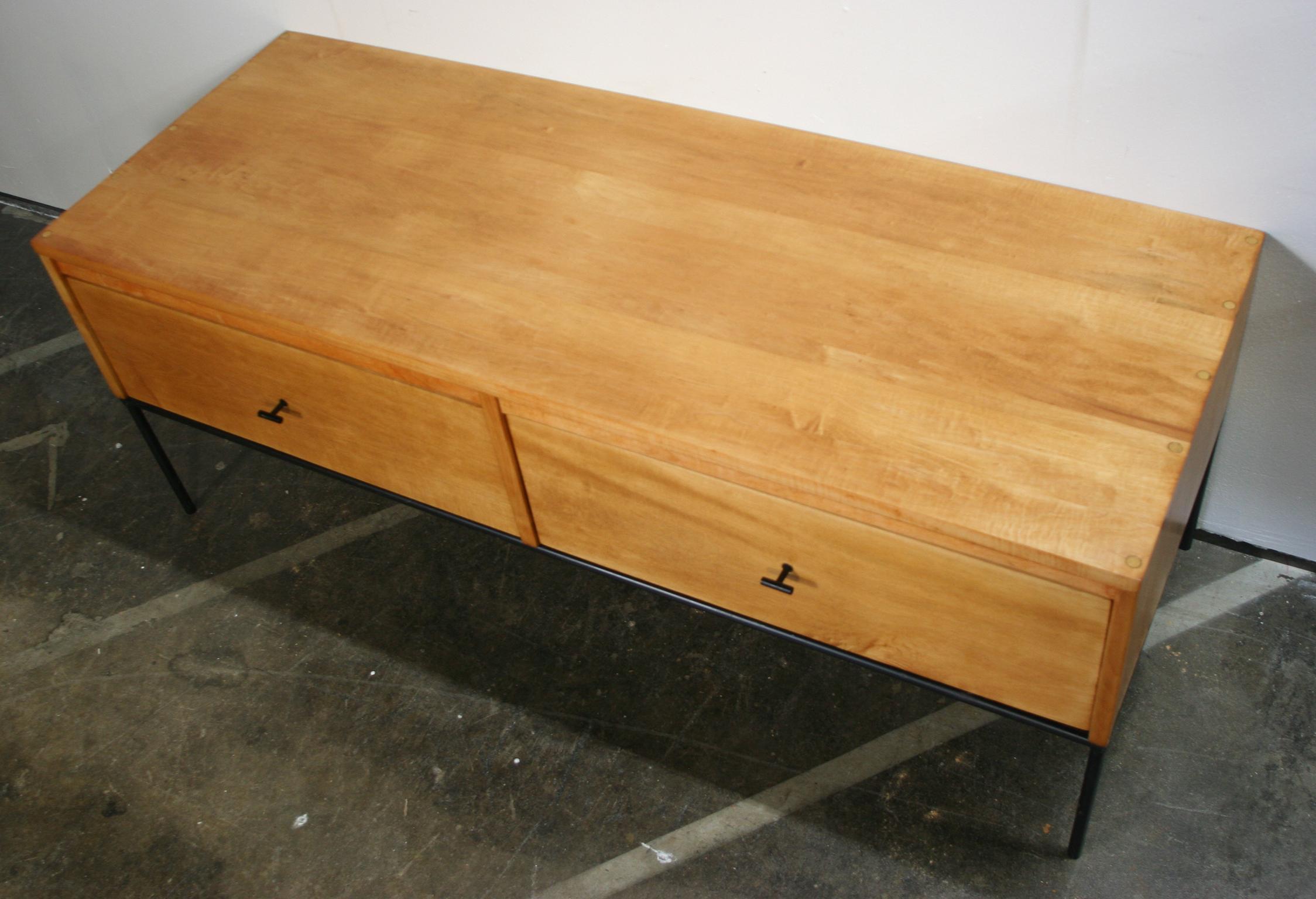 Unique Midcentury Low Two-Drawer Dresser by Paul McCobb Planner Group Blonde In Good Condition In BROOKLYN, NY