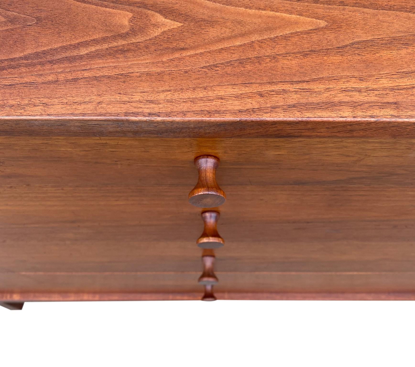 Unique Mid-Century Modern Long Walnut 8-Drawer Dresser Credenza by Calvin In Good Condition In BROOKLYN, NY