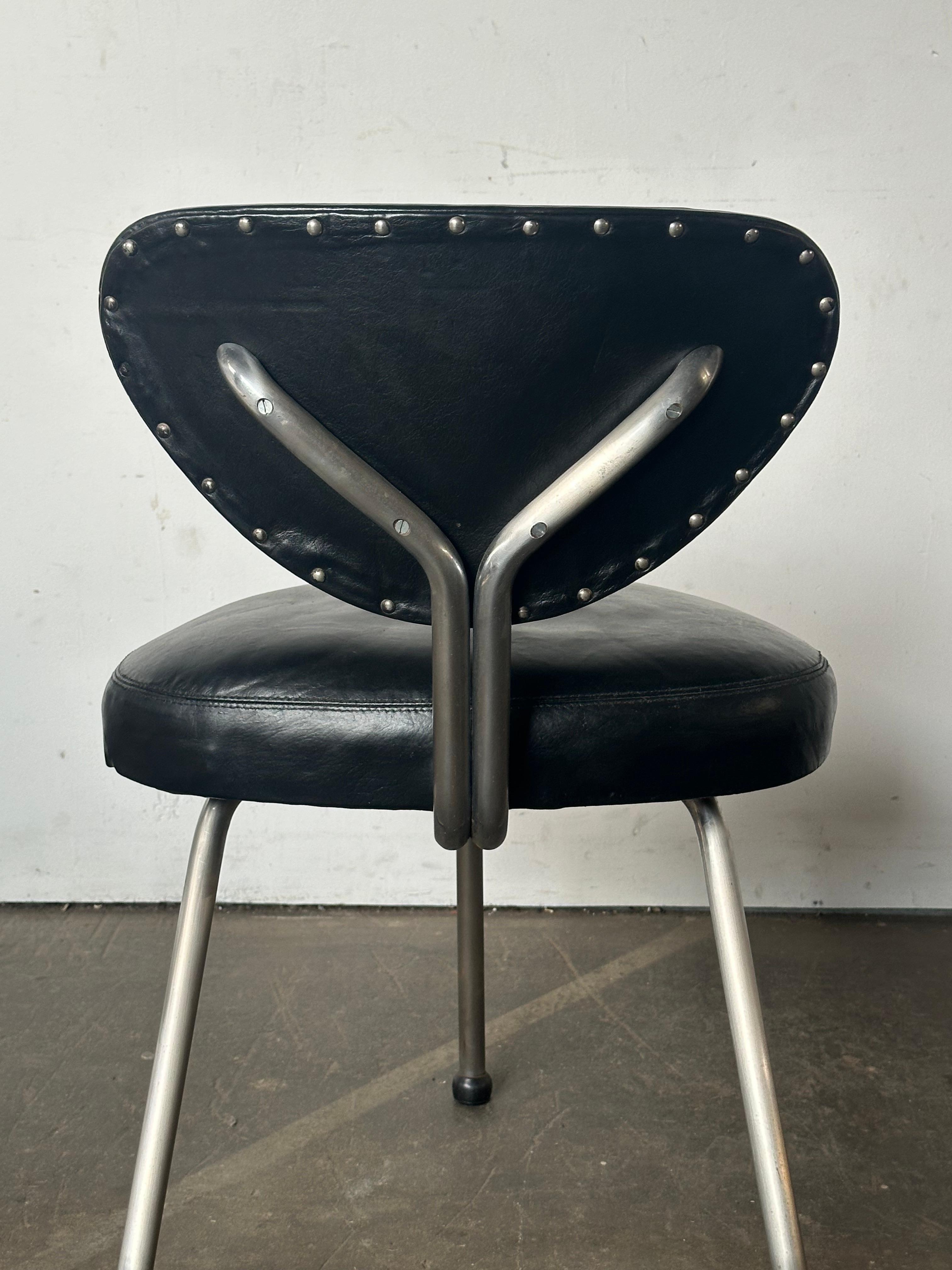 Einzigartiger Streamline Moderne Dreibein-Esszimmerstuhl, Mid-Century Modern im Angebot 3