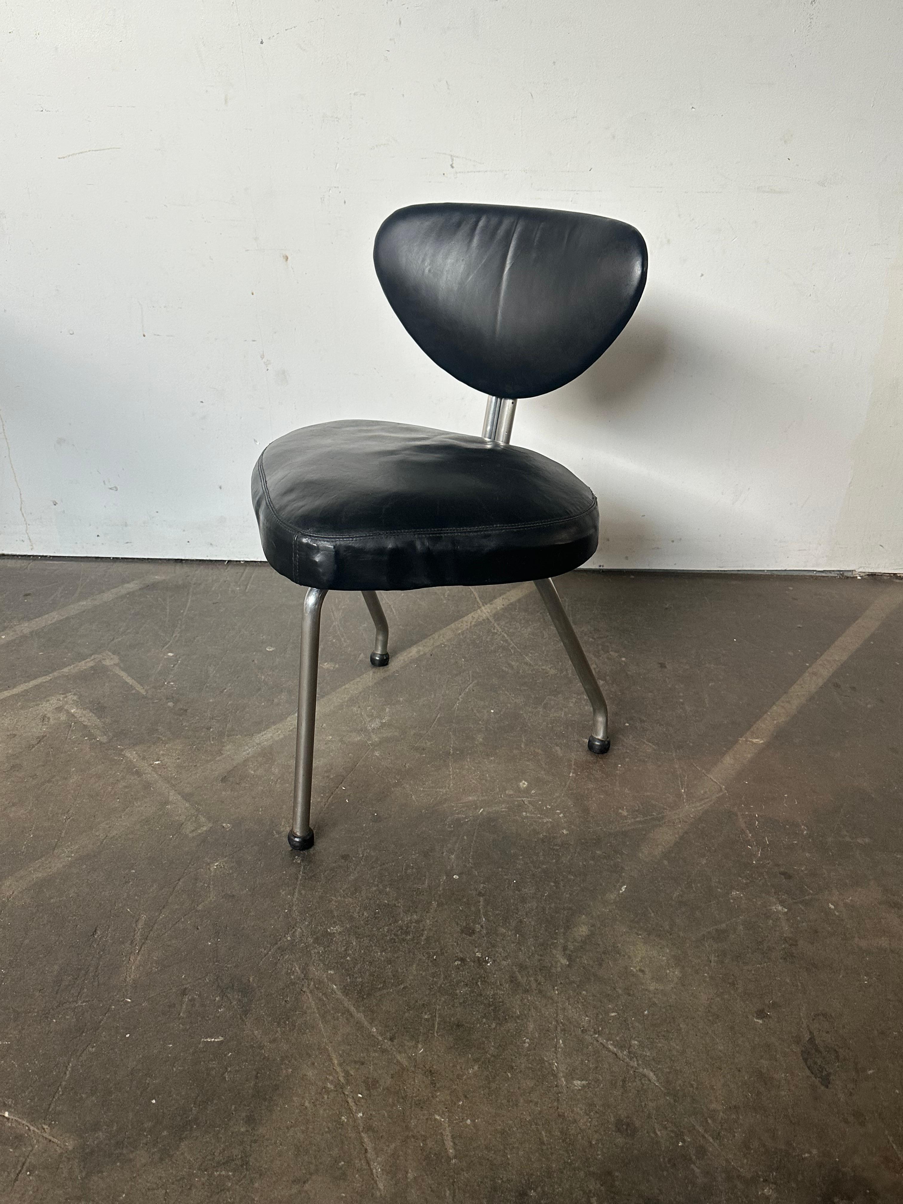 Einzigartiger Streamline Moderne Dreibein-Esszimmerstuhl, Mid-Century Modern im Angebot 6