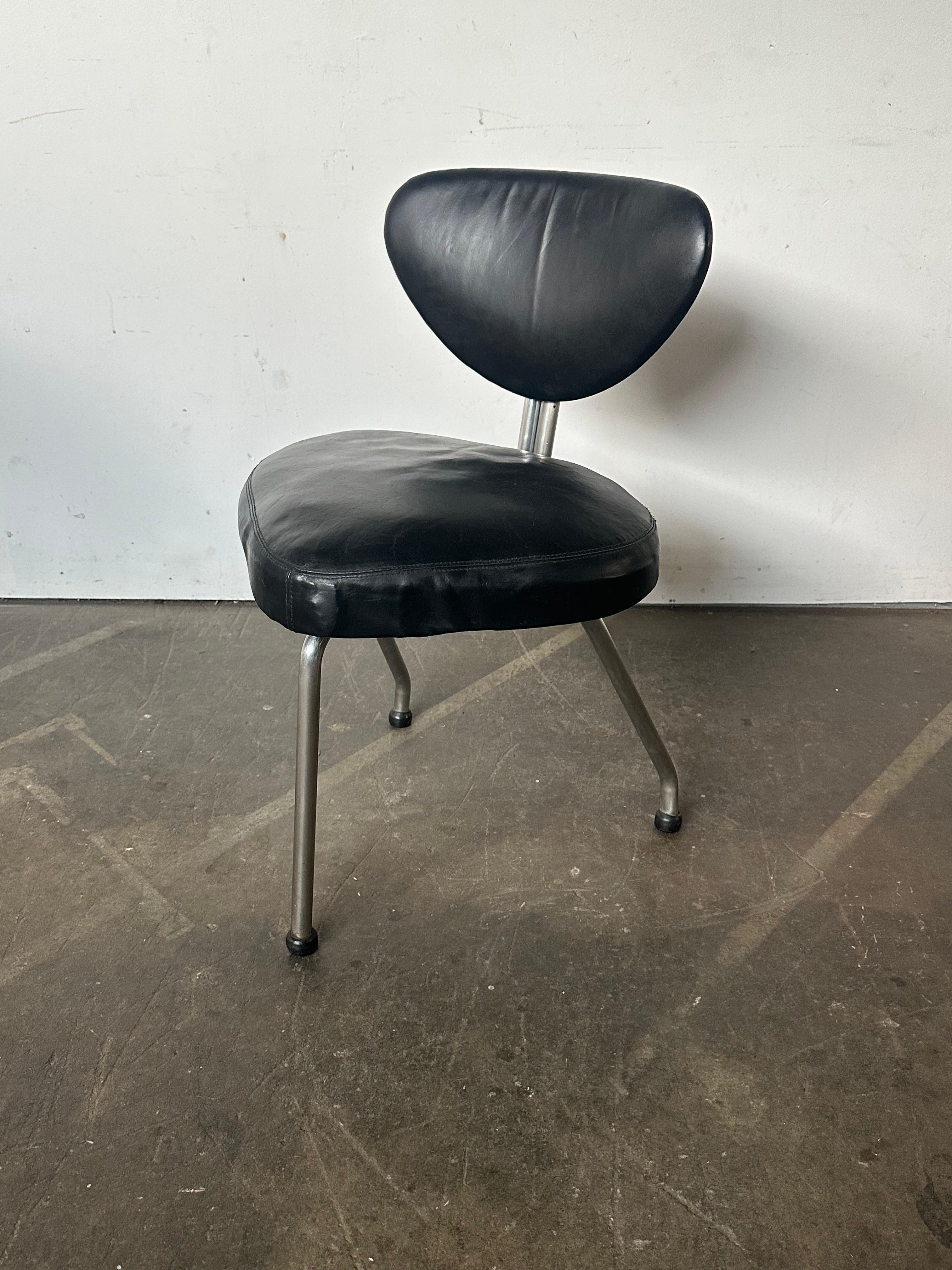 Einzigartiger Streamline Moderne Dreibein-Esszimmerstuhl, Mid-Century Modern im Angebot 7