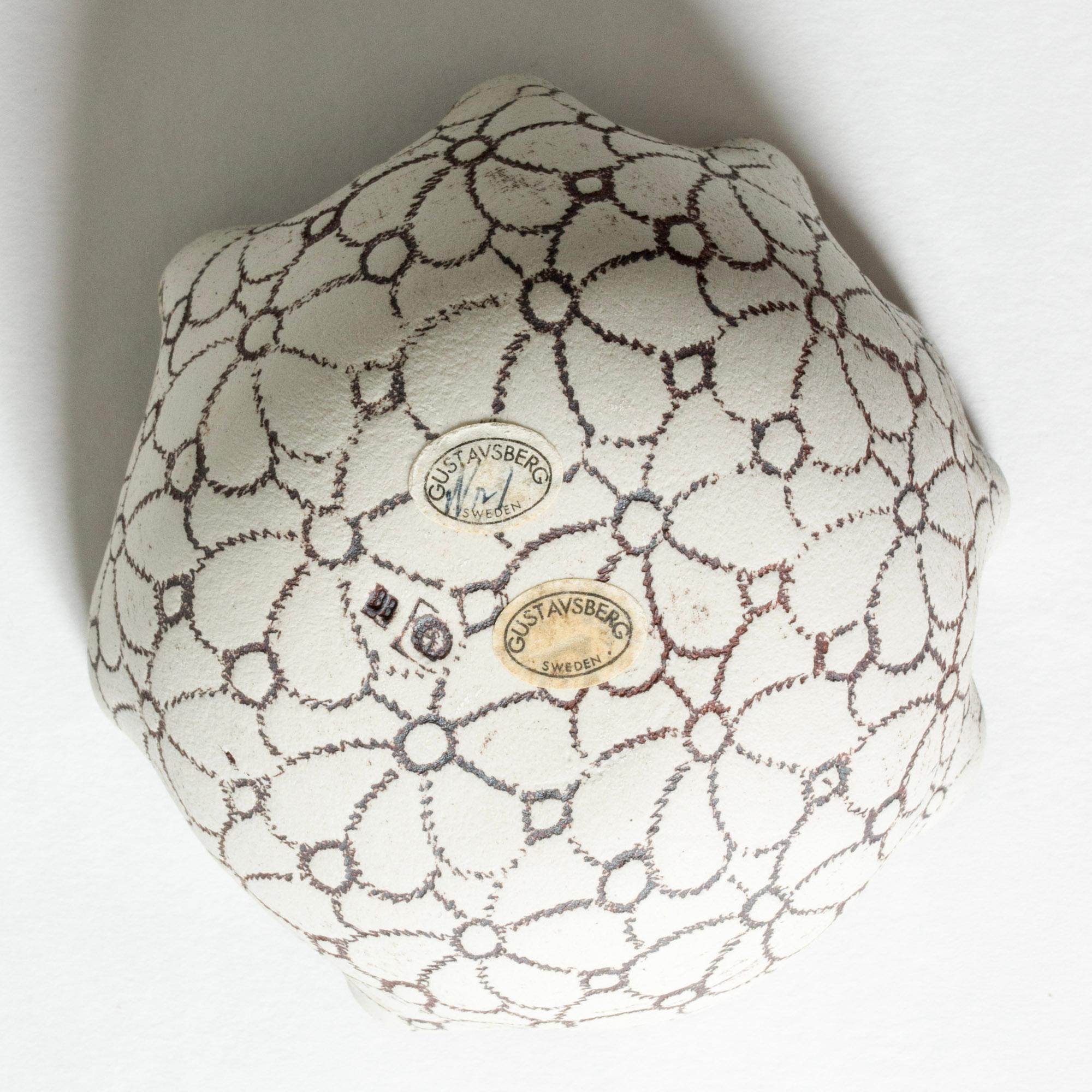Unica ciotola in gres del Medioevo di Bengt Berglund, Gustavsberg, 1960 In condizioni buone in vendita a Stockholm, SE