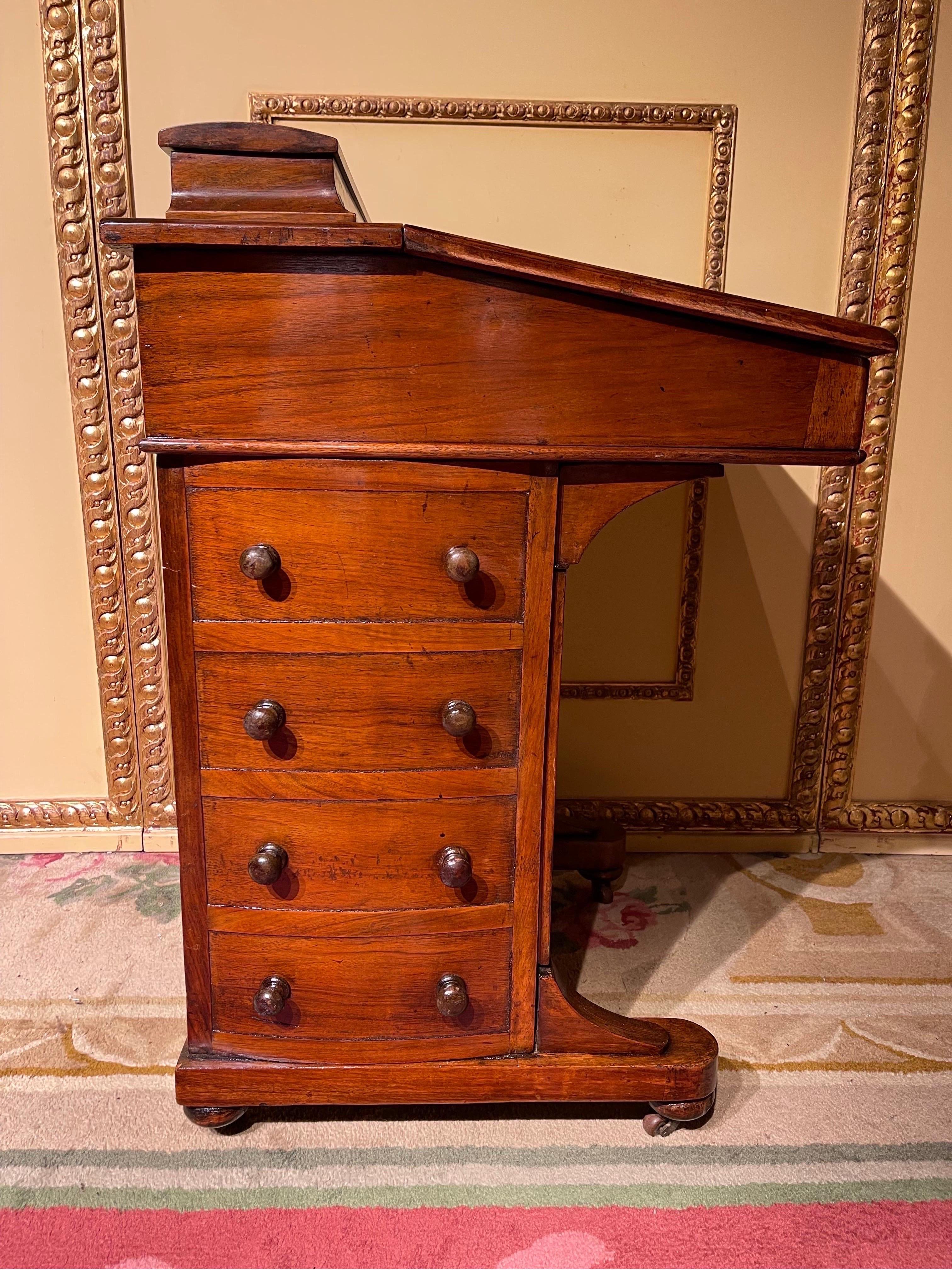 Unique Mini Desk/Lady's Desk, England 1890 In Fair Condition For Sale In Berlin, DE