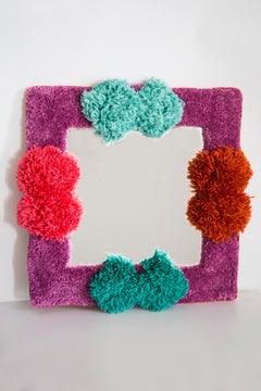 Specchio unico con trapuntatura a mano in lana rosa e arancione, Europa.