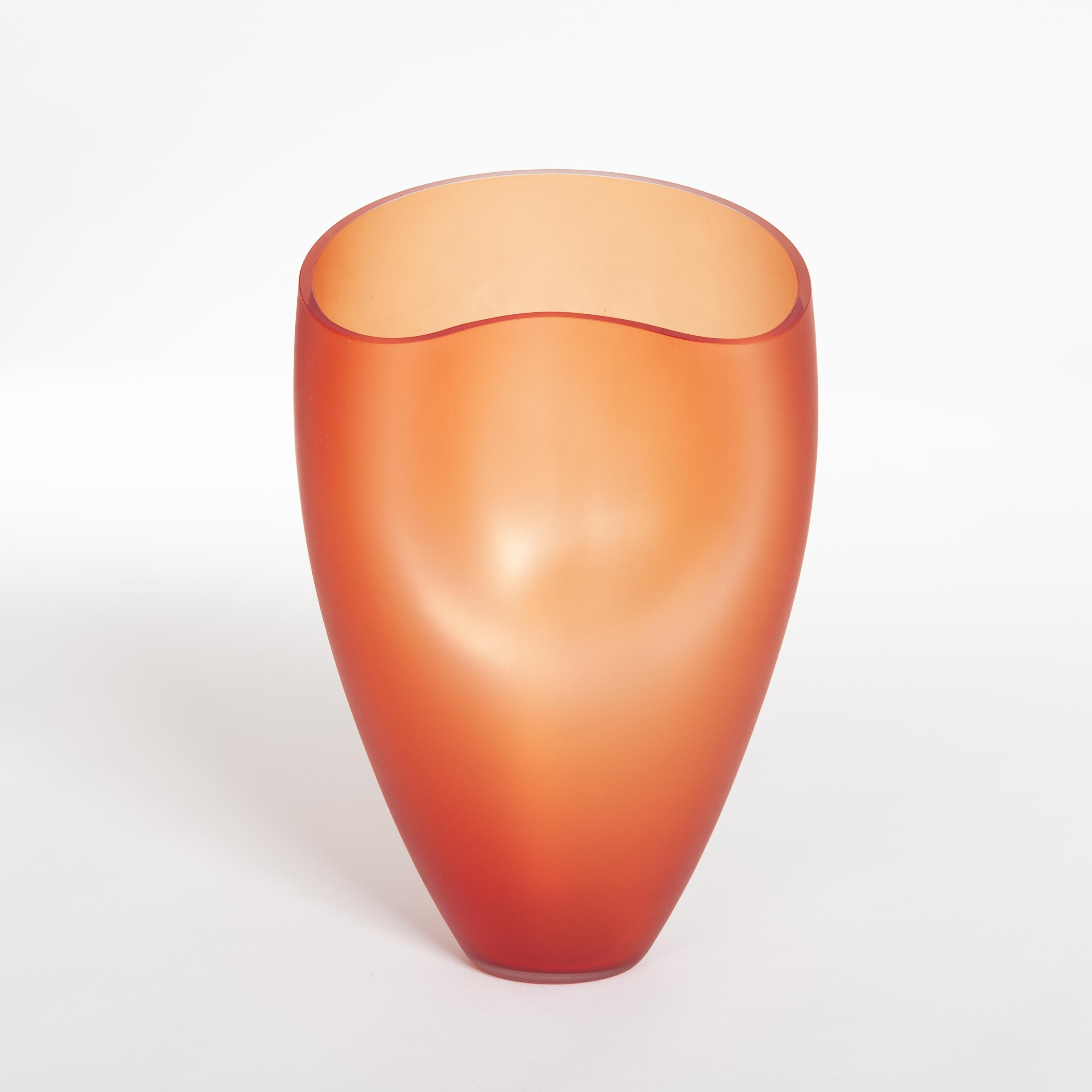 Organically shaped vase with a matt surface (Velato, the glass surface is ground fine-grained)
in a warm amber color

Vita
In 1860 Antonio Salviati founded his own factory on Murano and, at the beginning of the 19th century, 
contributed to the