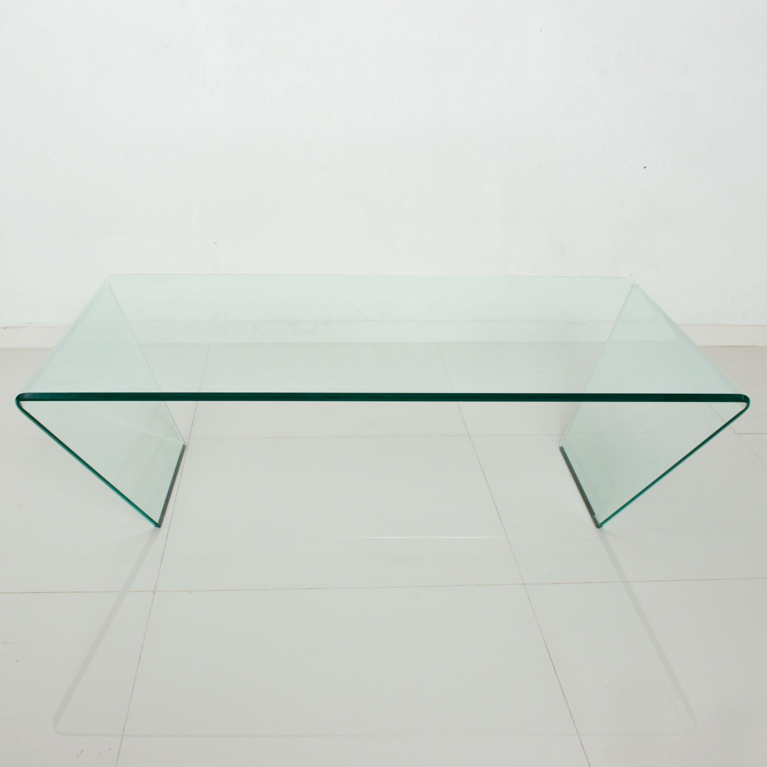For your consideration: An angled striking very modern bent glass coffee cocktail table
Dimensions: 45