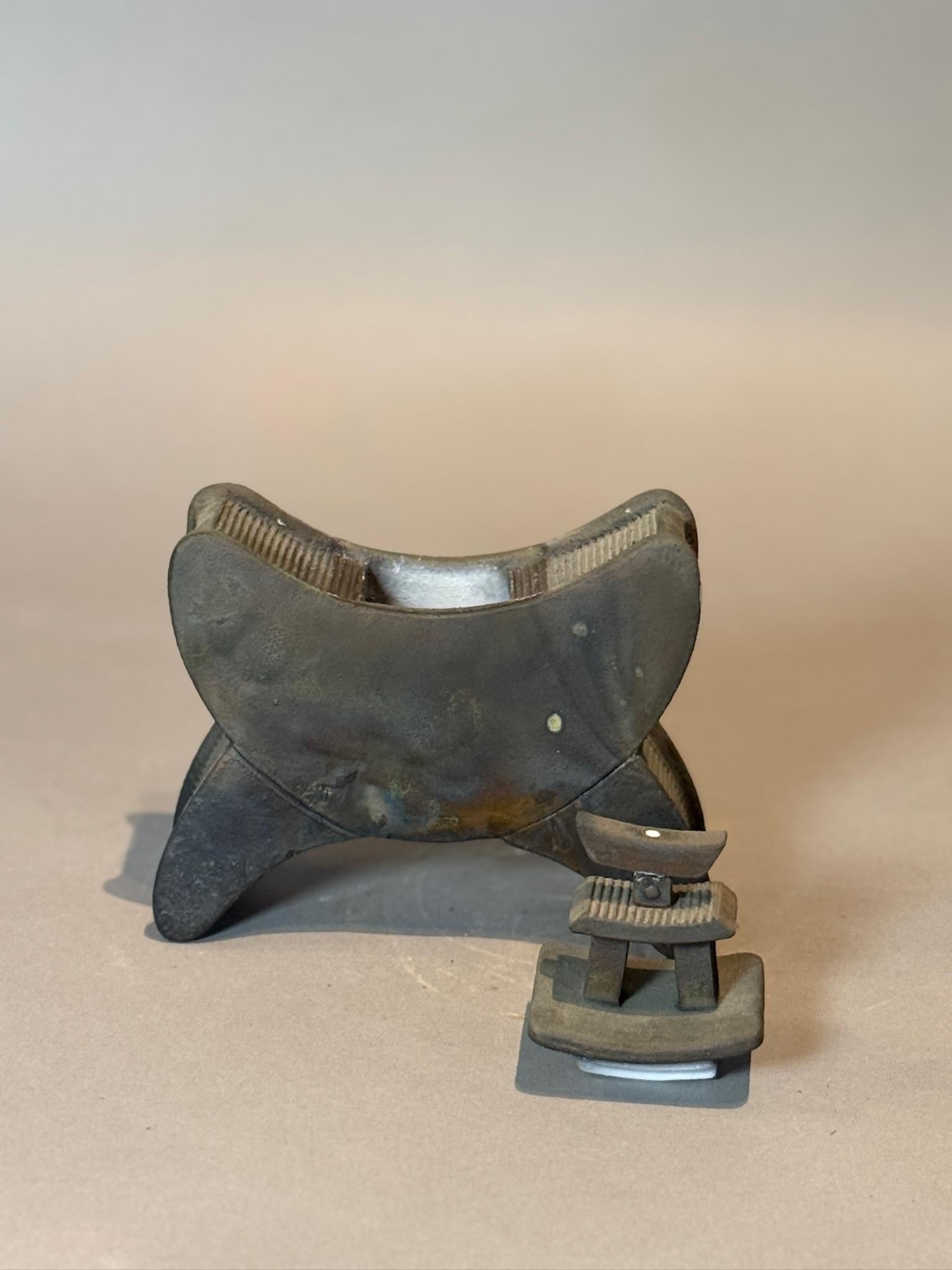 Escultura única de cerámica inspirada en Asia con parte superior extraíble en Bueno estado para la venta en West Hollywood, CA