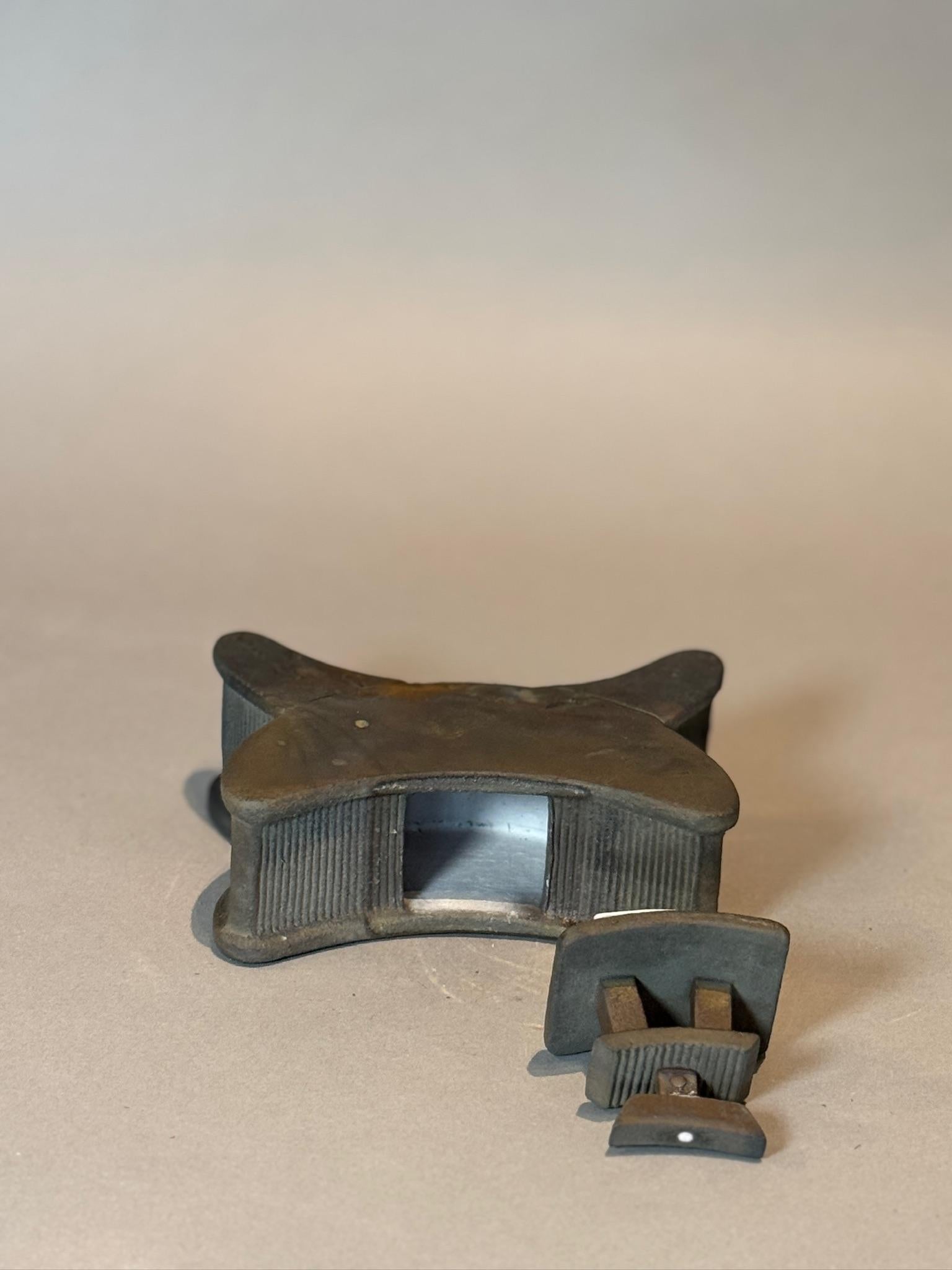 Escultura única de cerámica inspirada en Asia con parte superior extraíble Cerámico en venta