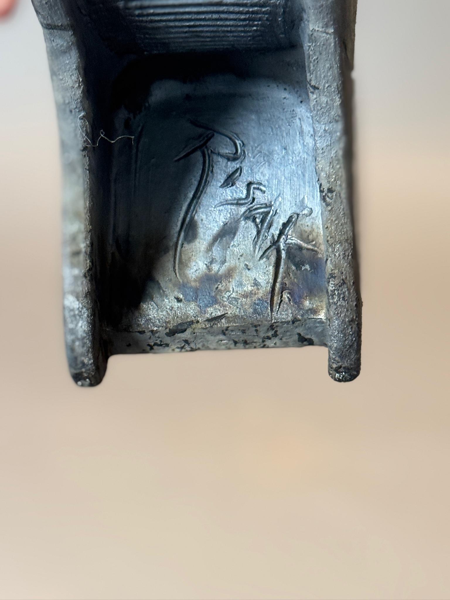 Escultura única de cerámica inspirada en Asia con parte superior extraíble en venta 1