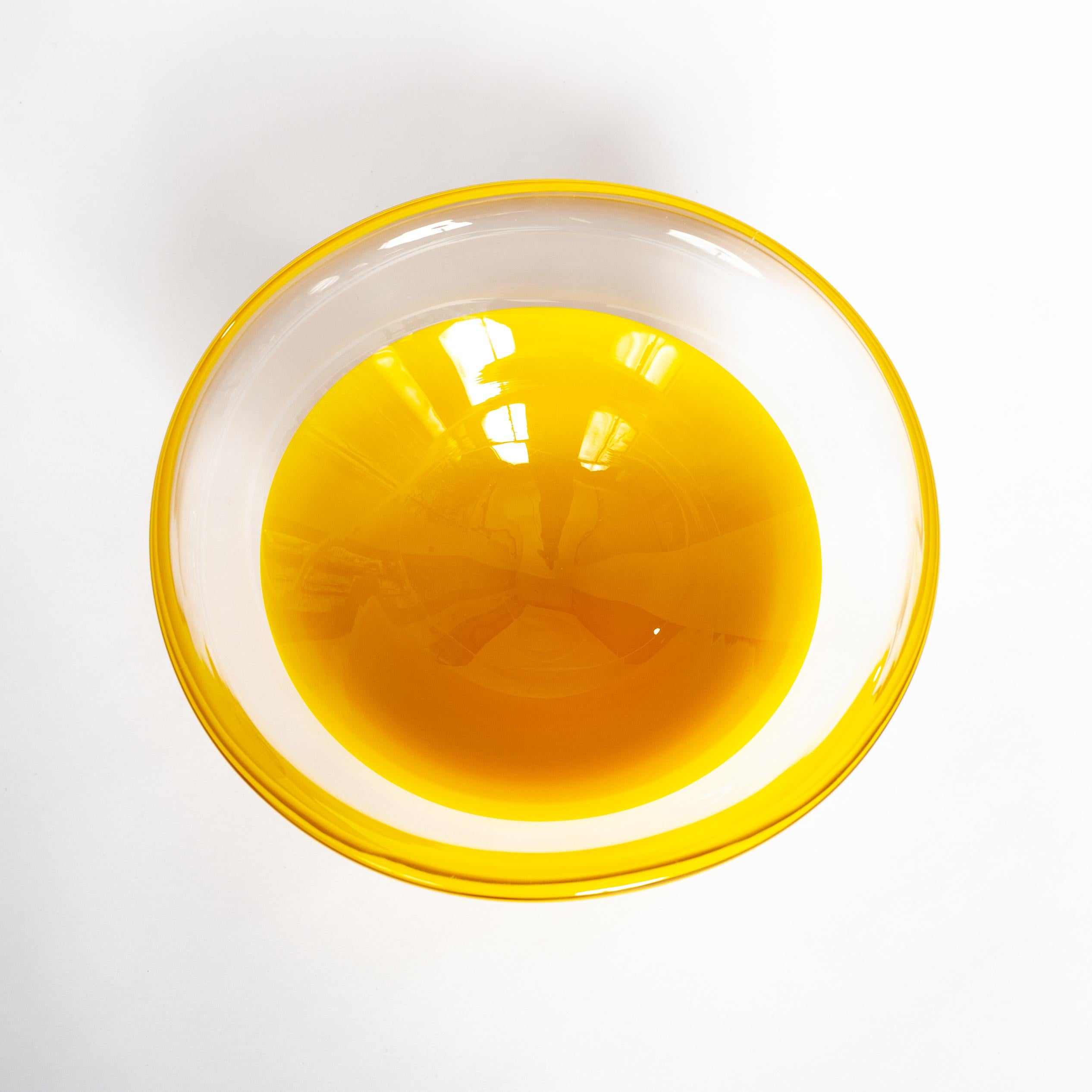 Fin du 20e siècle Bol moderne italien en verre de Murano de couleur jaune signé à la main SALVIATI en vente