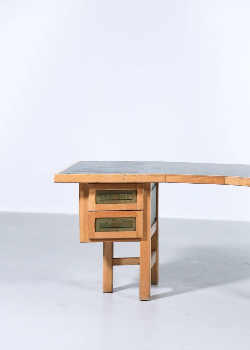Unique Modernist Desk, 1970s French Design in the Style of Pierre Chapo In Good Condition In Lyon, FR