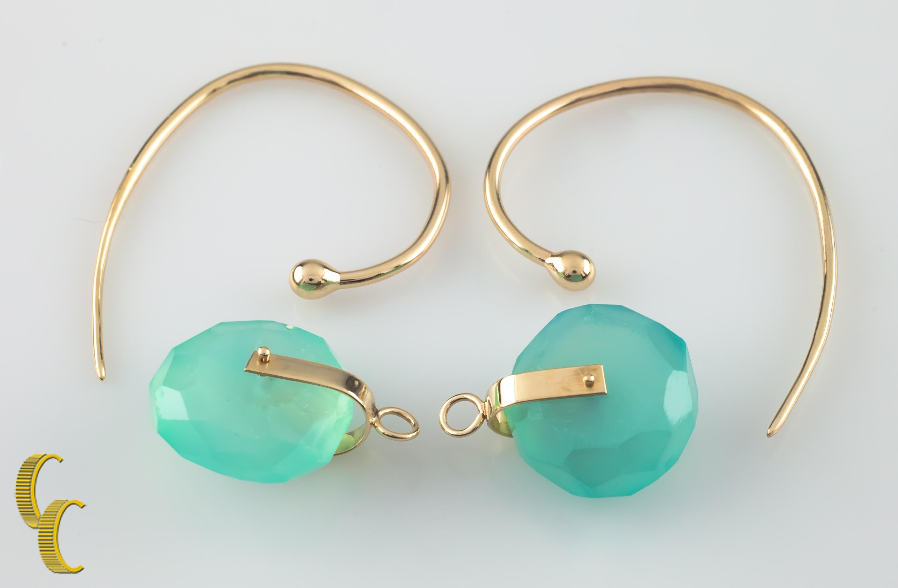 Gorgeous and unique fishhook-style dangle earrings.
Features dangling blue quartz disks that spin.
Diameter of Disk: 14 mm.
Drop Length: Appx 40 mm.
Weight: 6.7 grams.