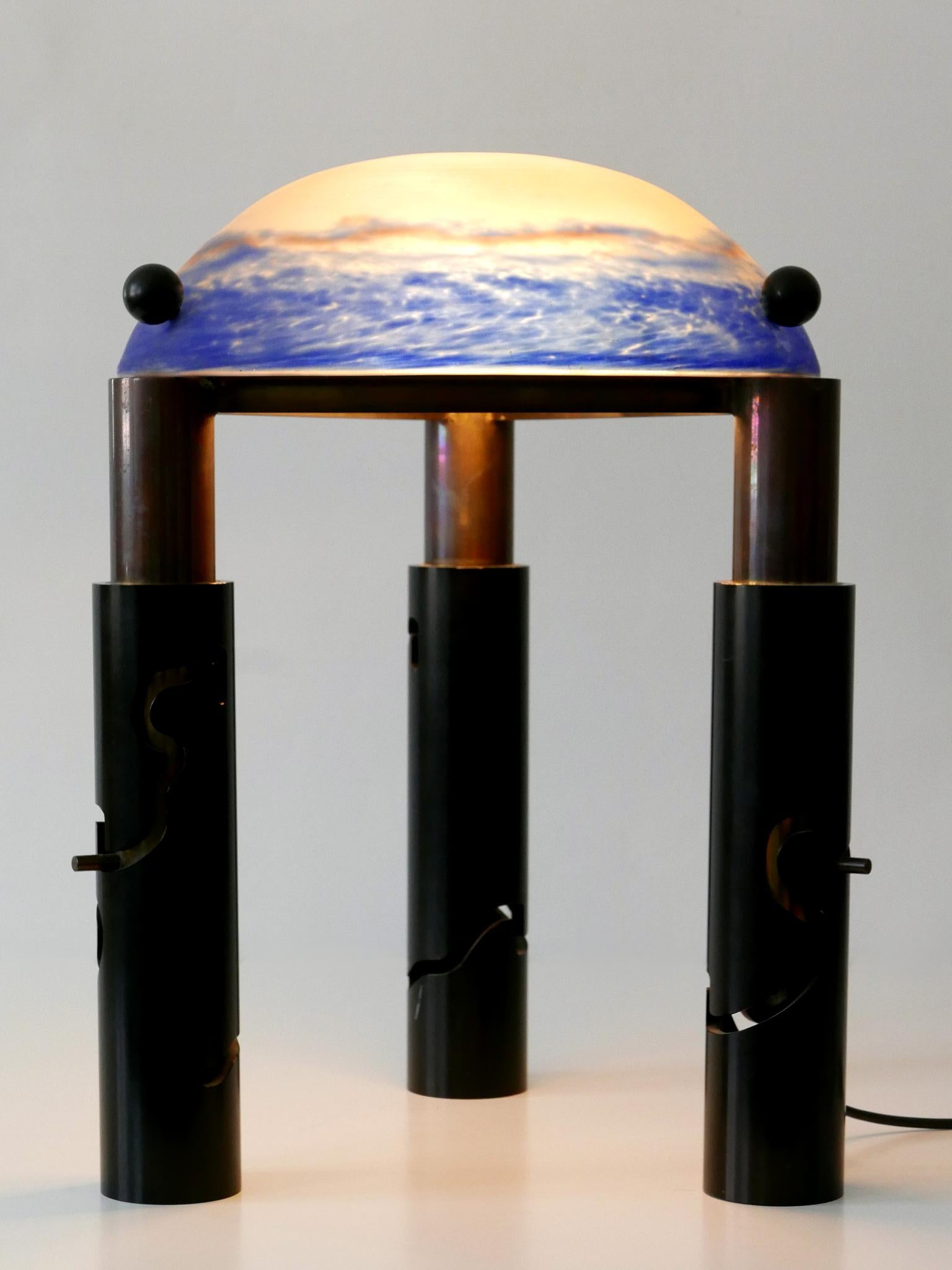 Une lampe de bureau ou de sol unique, monumentale et réglable en laiton massif et en verre, années 1980 en vente 4