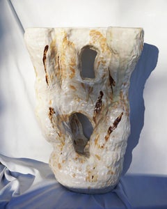 Tavolino scultoreo di grandi dimensioni Mosi, unico nel suo genere, di Marthine Spinnangr