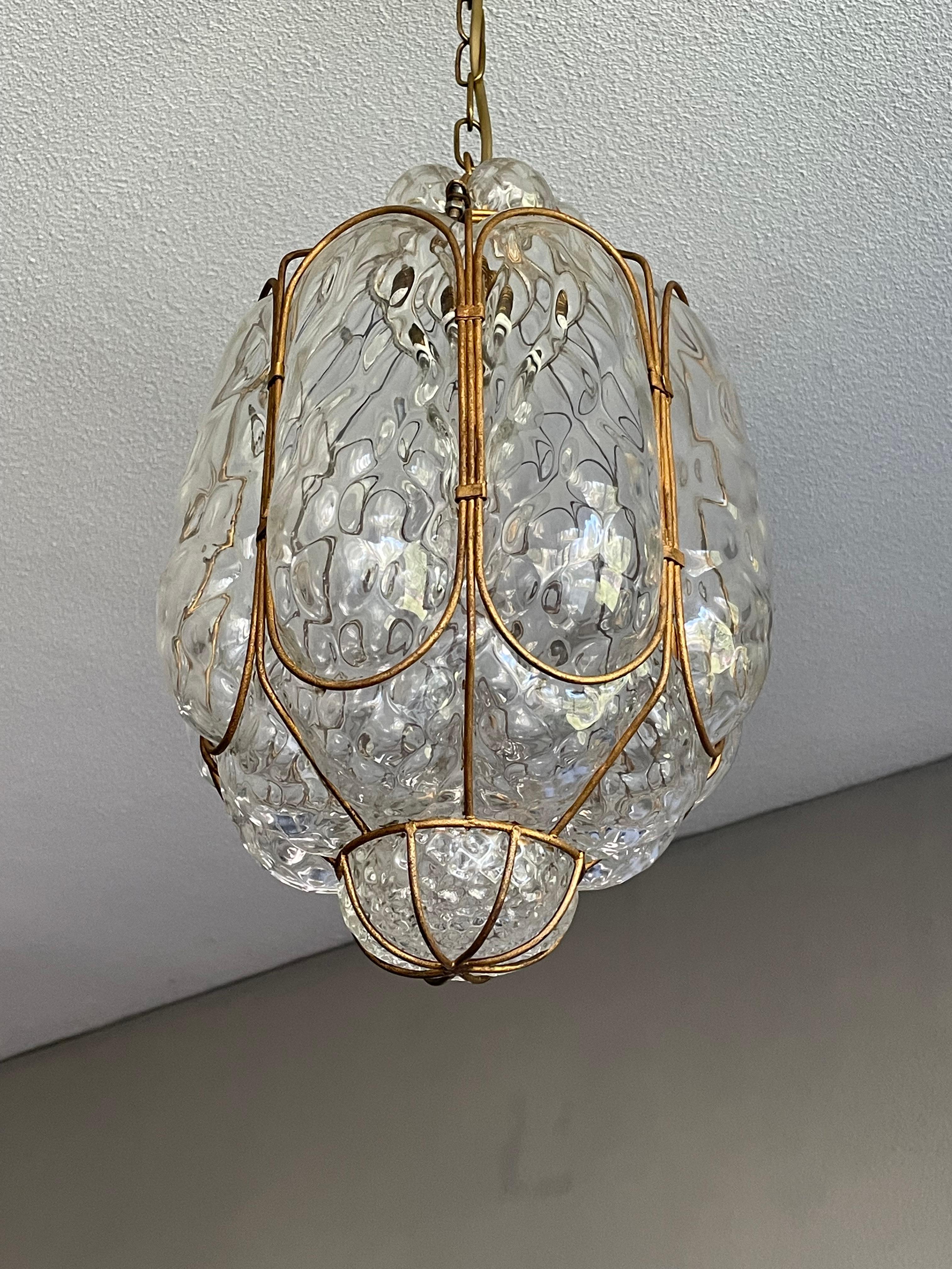 Lampe à suspension / plafonnier unique en verre d'art vénitien de Murano soufflé à la bouche du milieu du siècle dernier en vente 2