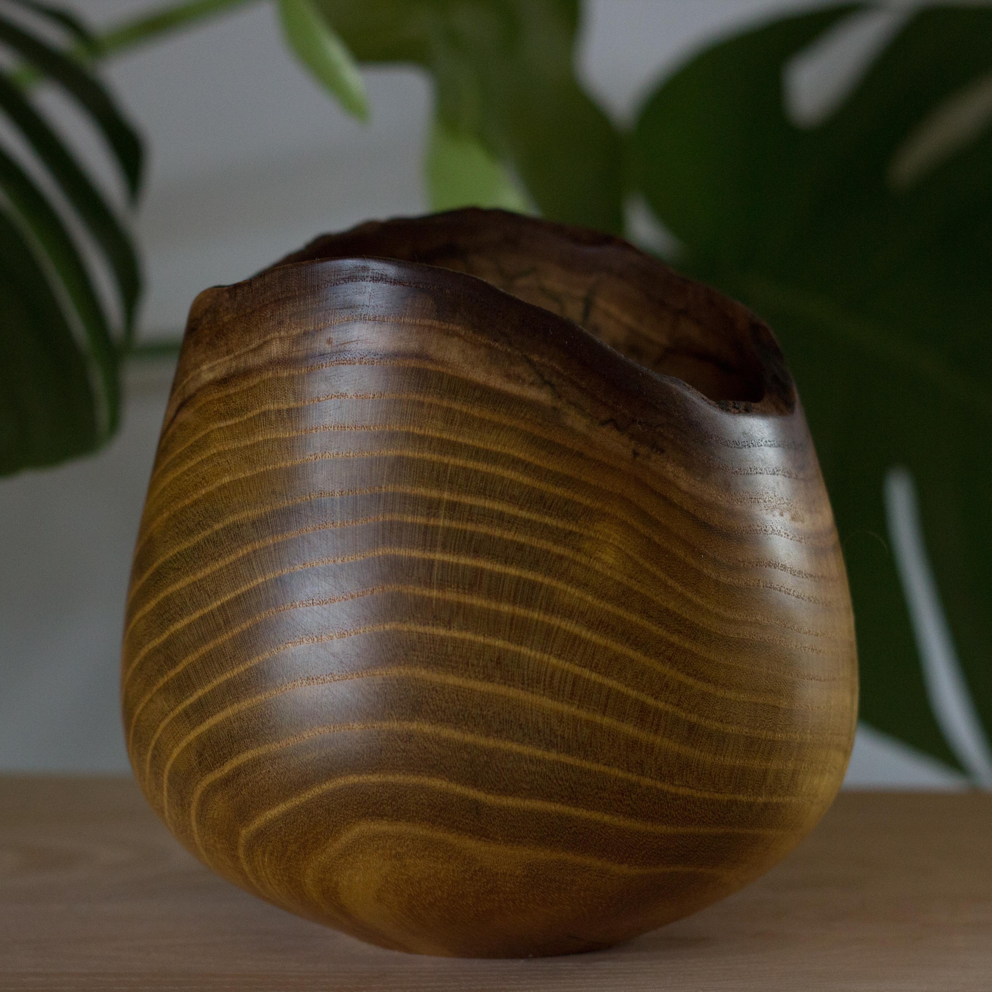 Unique Mulberry Vase by Vlad Droz In New Condition In Geneve, CH