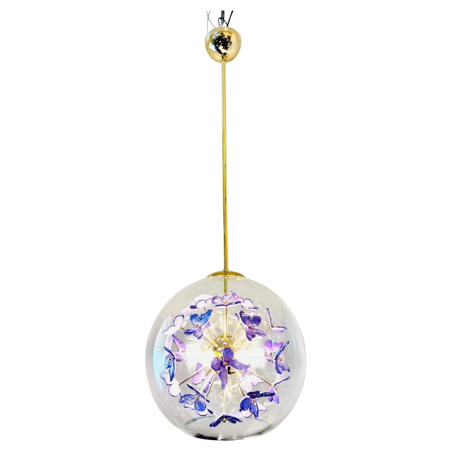 Ciondolo a forma di palla di Murano con fiori in tonalità viola, unico nel suo genere in vendita