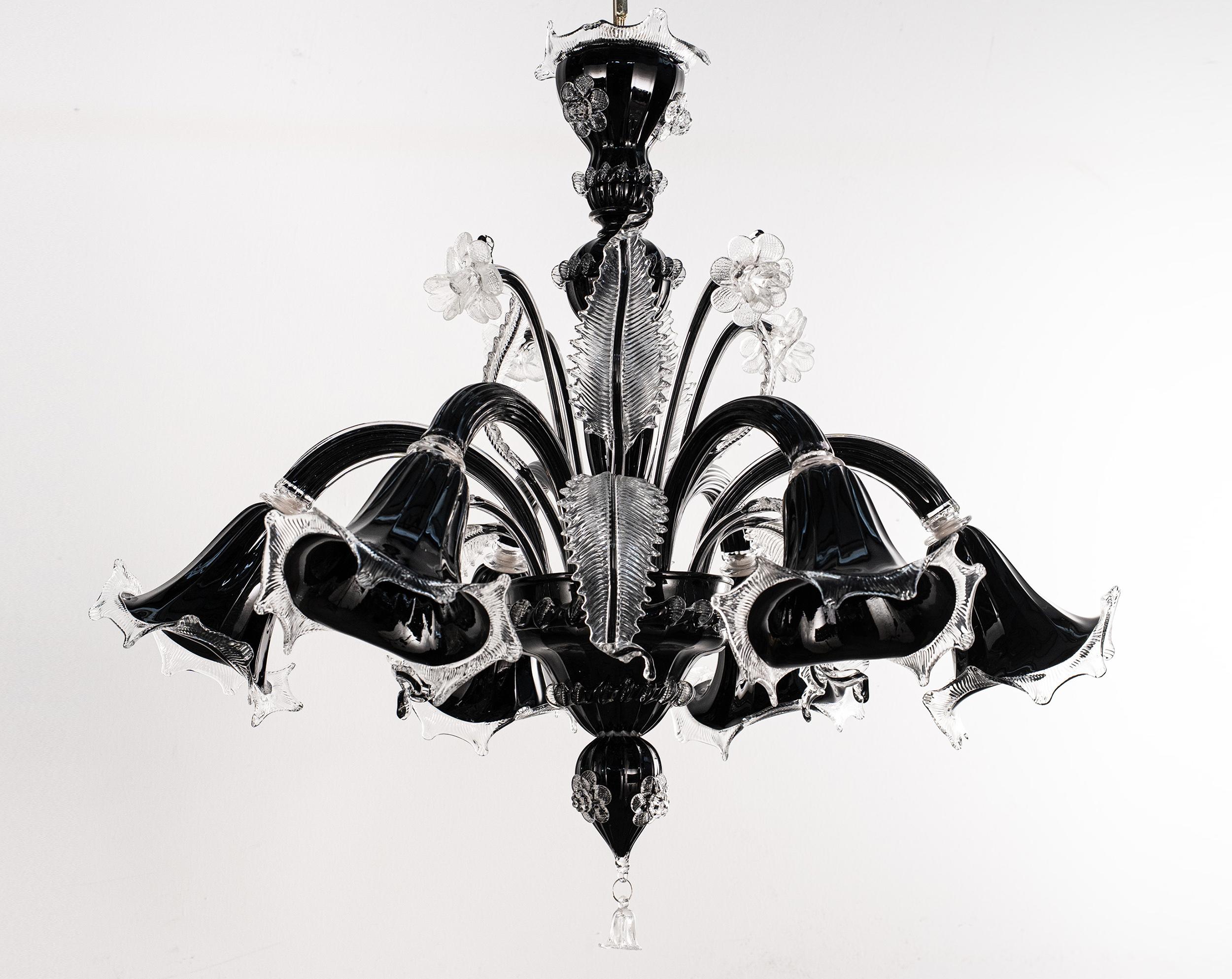 Italiano Lampadario a 6 luci in vetro nero di Murano, Vintage Made in Italy in stock in vendita