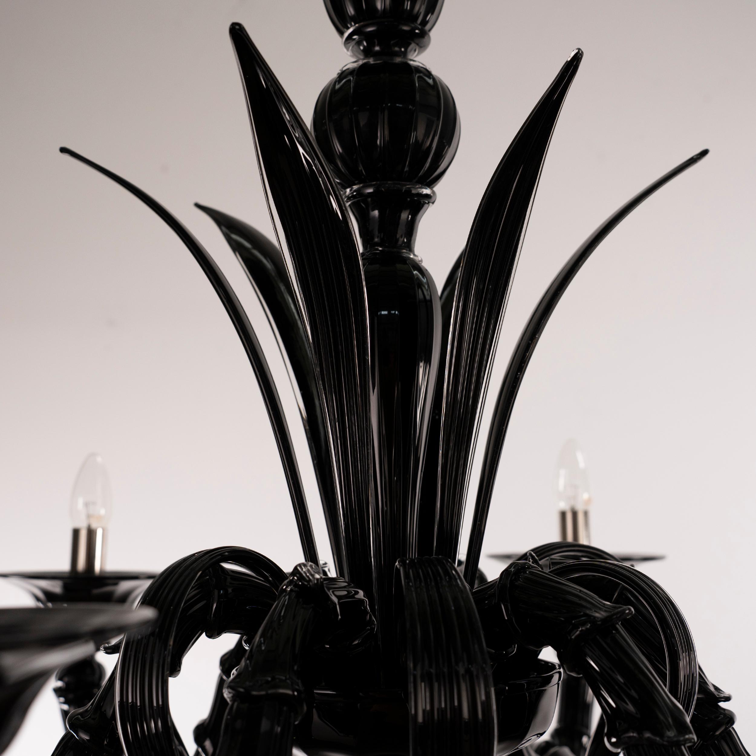 Italiano Lampadario a 6 luci in vetro nero di Murano, Vintage Made in Italy in stock in vendita