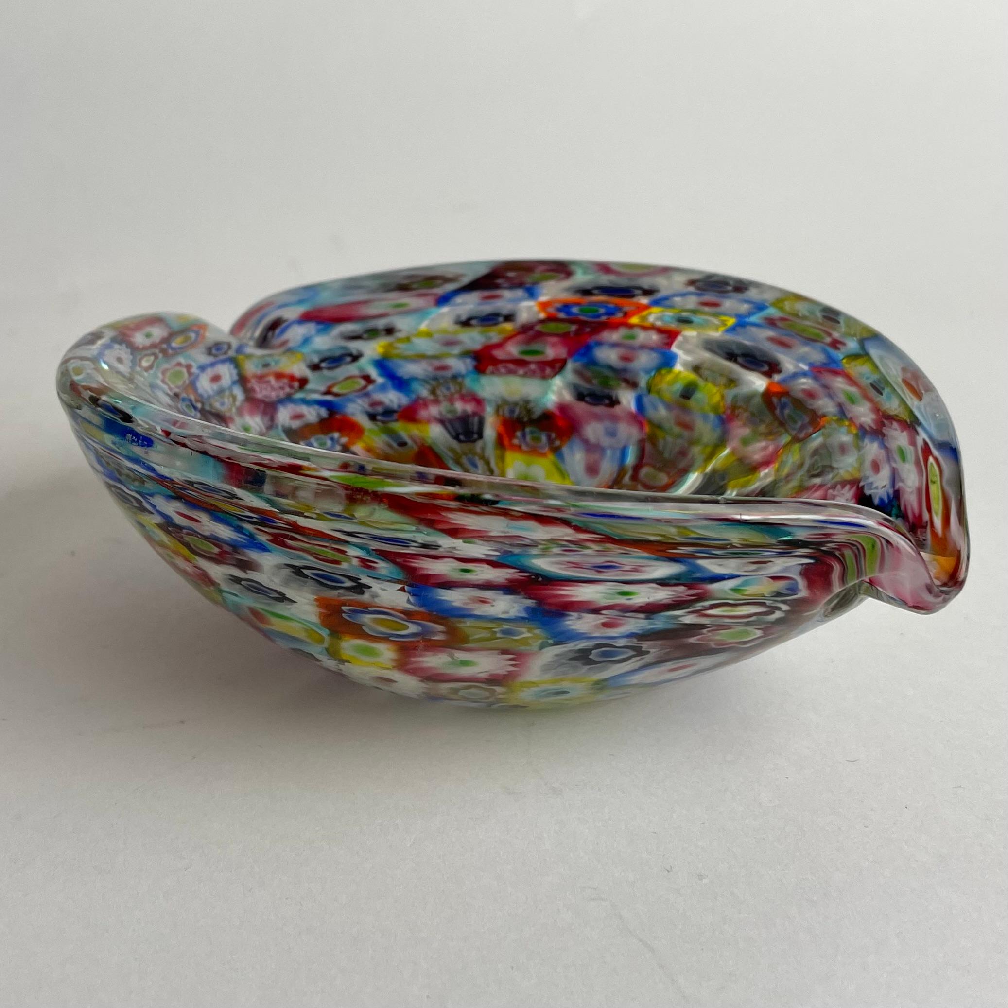 Italiano Posacenere in vetro di Murano a Millefiori, unico nel suo genere - Metà del XX secolo in vendita