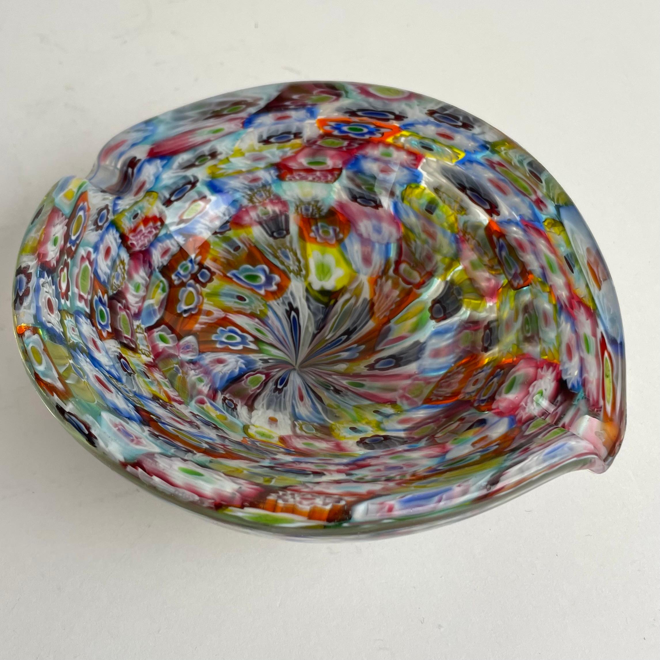 Posacenere in vetro di Murano a Millefiori, unico nel suo genere - Metà del XX secolo In condizioni buone in vendita a Knivsta, SE