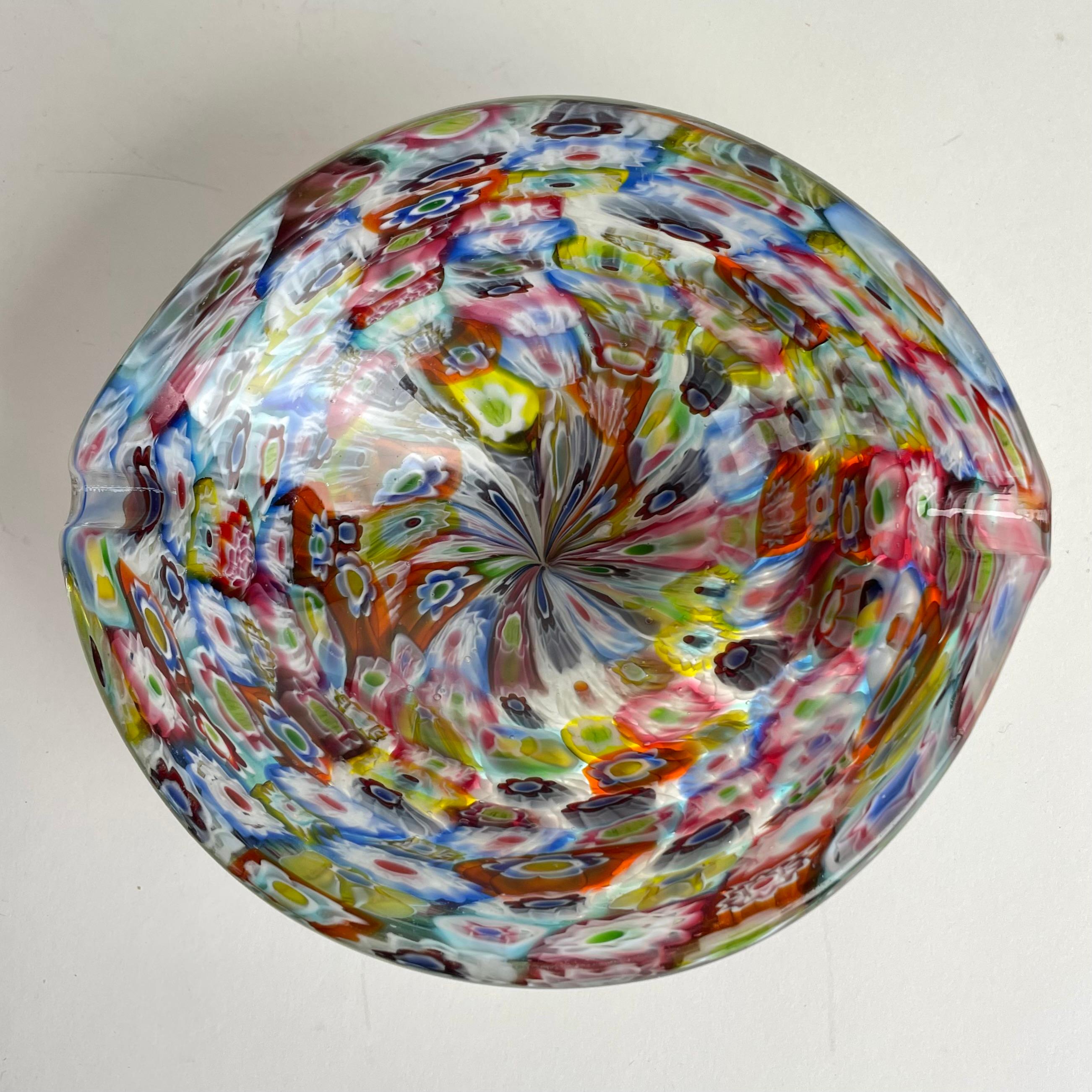 Posacenere in vetro di Murano a Millefiori, unico nel suo genere - Metà del XX secolo in vendita 1