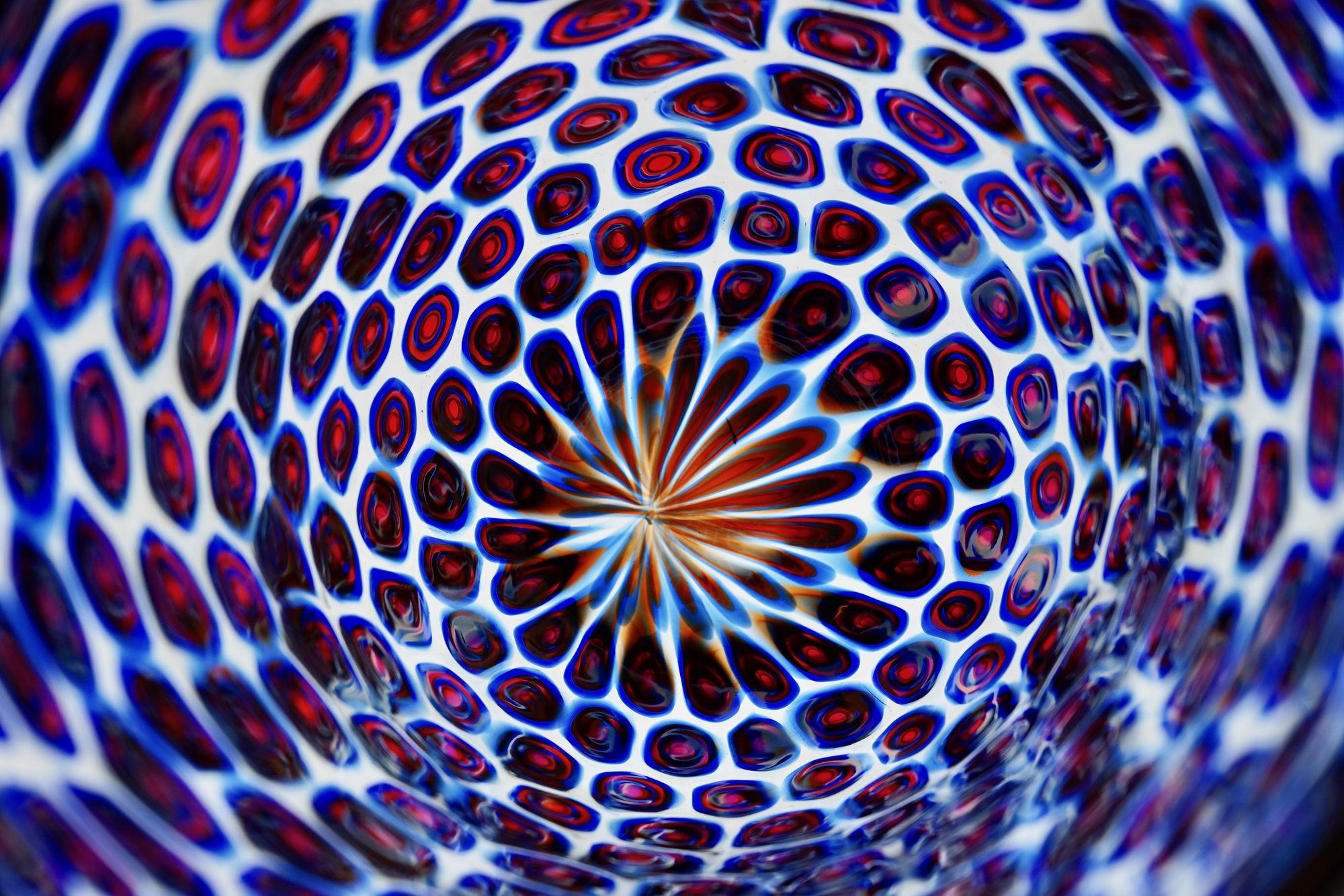 Vaso unico in vetro di Murano con mosaico galleggiante di Murano in blu e rosso in vendita 5